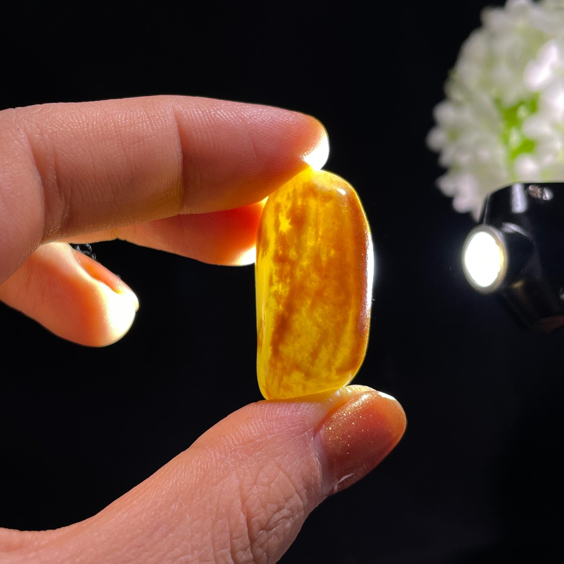 和田玉白玉“彤云映雪”红皮白肉籽料（yc387309）