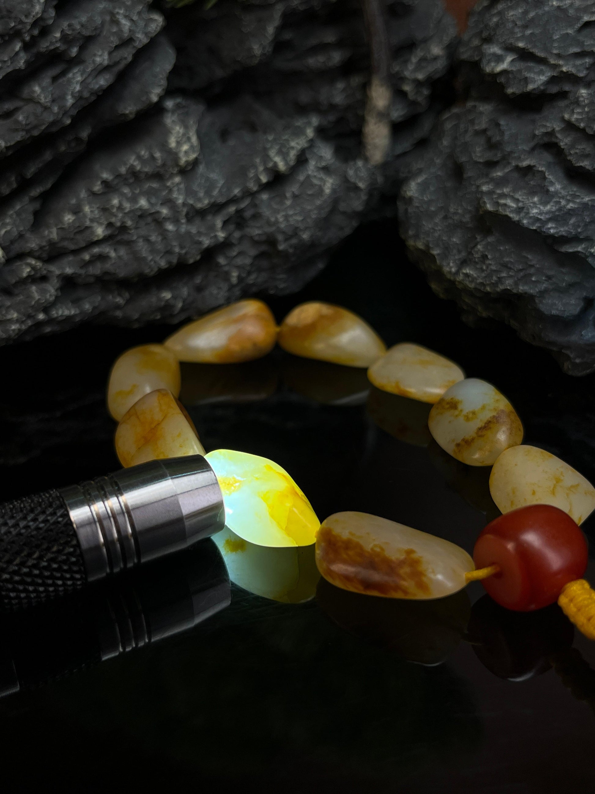 新疆和田玉籽料原石独籽无修手串手链（yc229132）