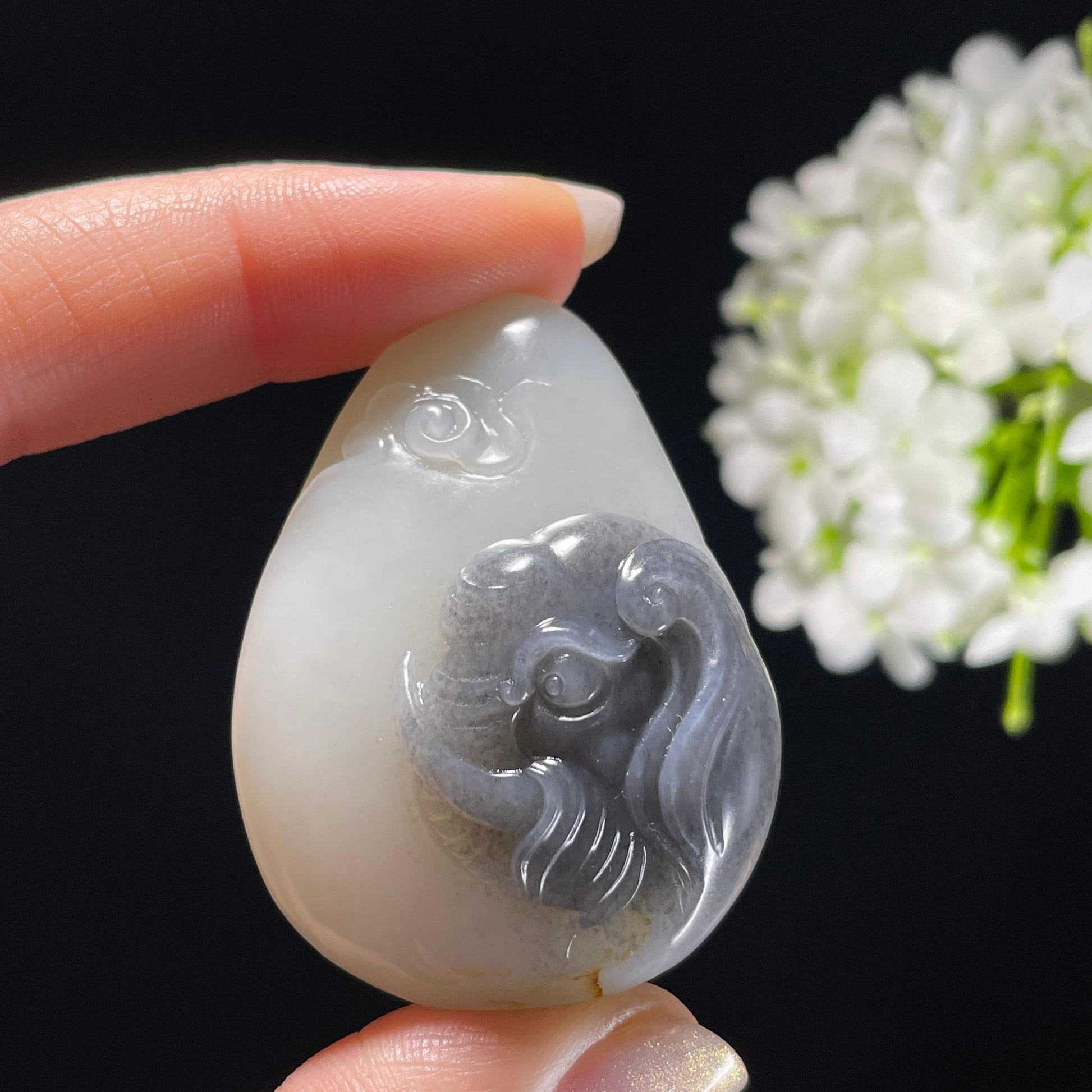 和田玉青花籽料洒金皮“普度万象”观音雕刻挂件（yc325532）