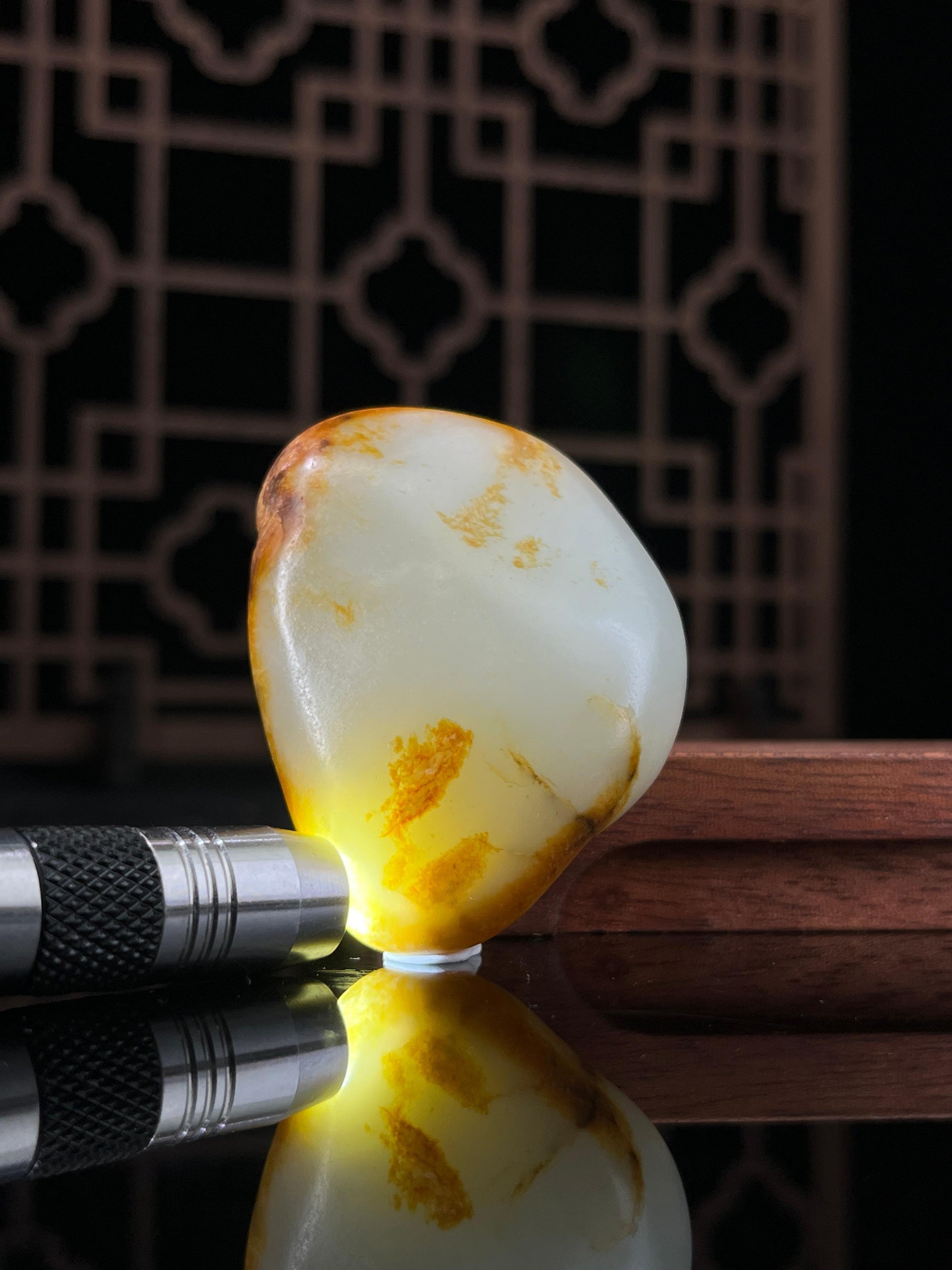 新疆和田玉白玉籽料原石聚红皮挂件3（yc234065）