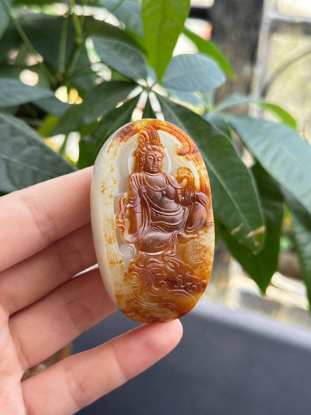 新疆和田玉臻品红皮白肉籽料自在观音挂件（有大师证）（yc708010）