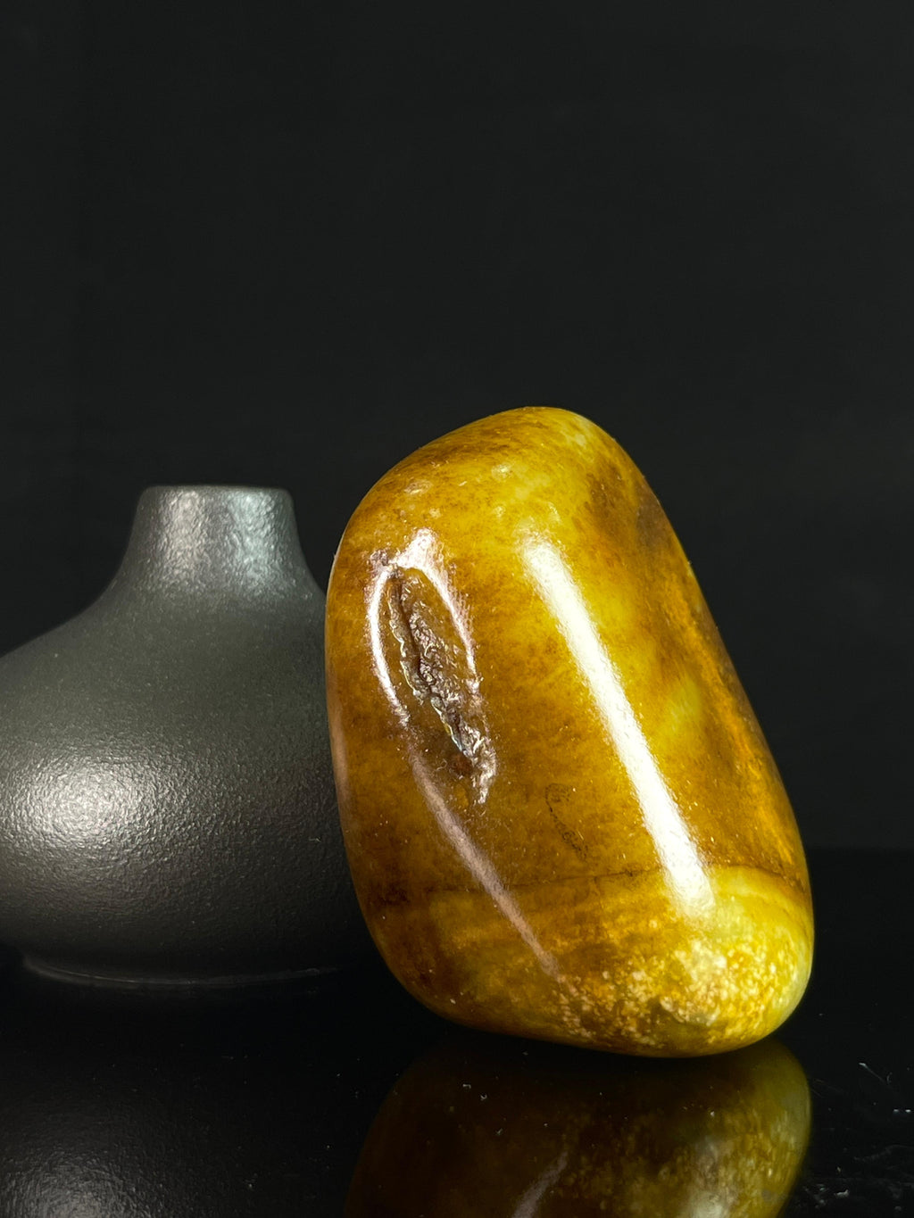 新疆和田玉黄棕沁色籽料原石摆件（yc231714）