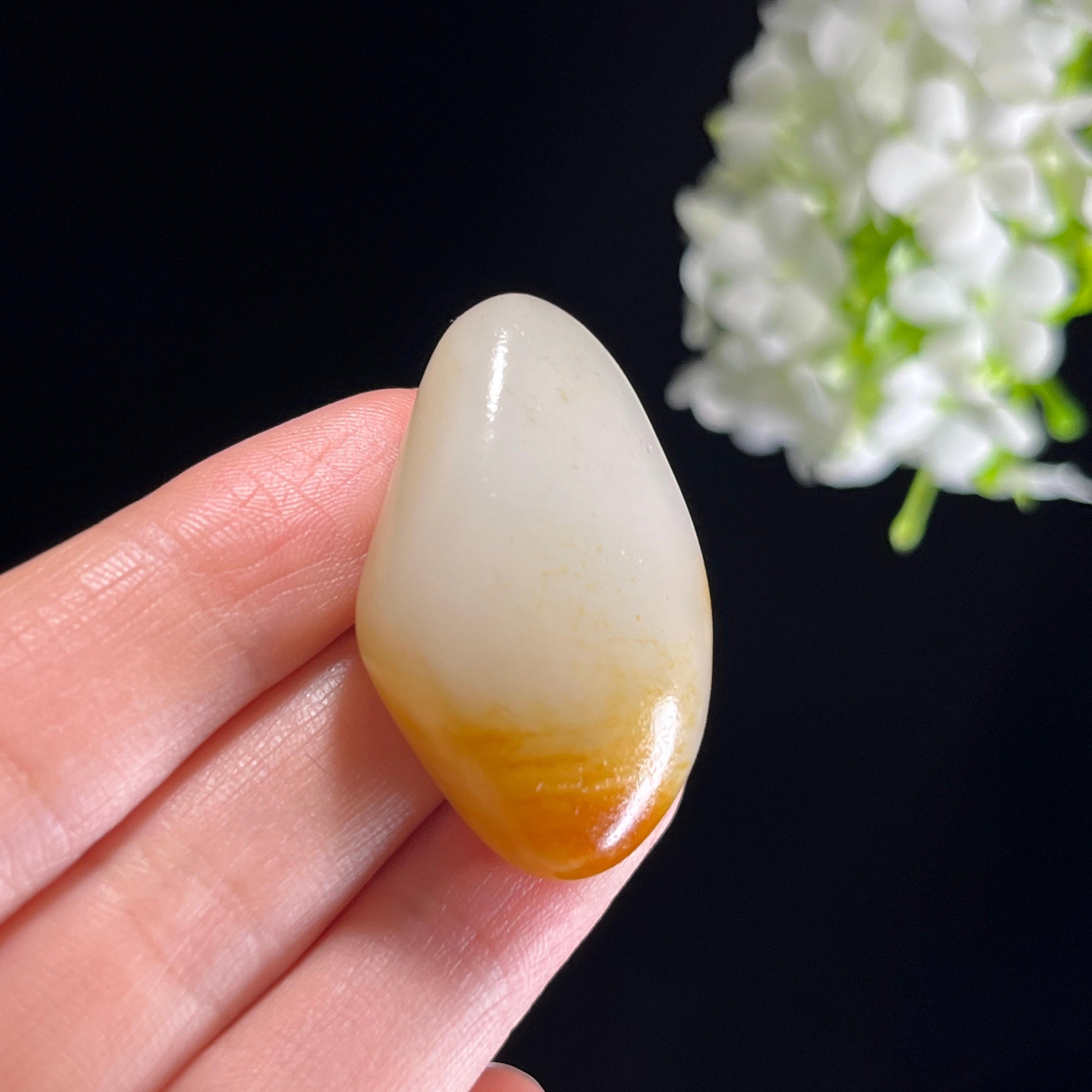 和田玉白玉“晓日熔金”聚黄皮籽料（yc351430）