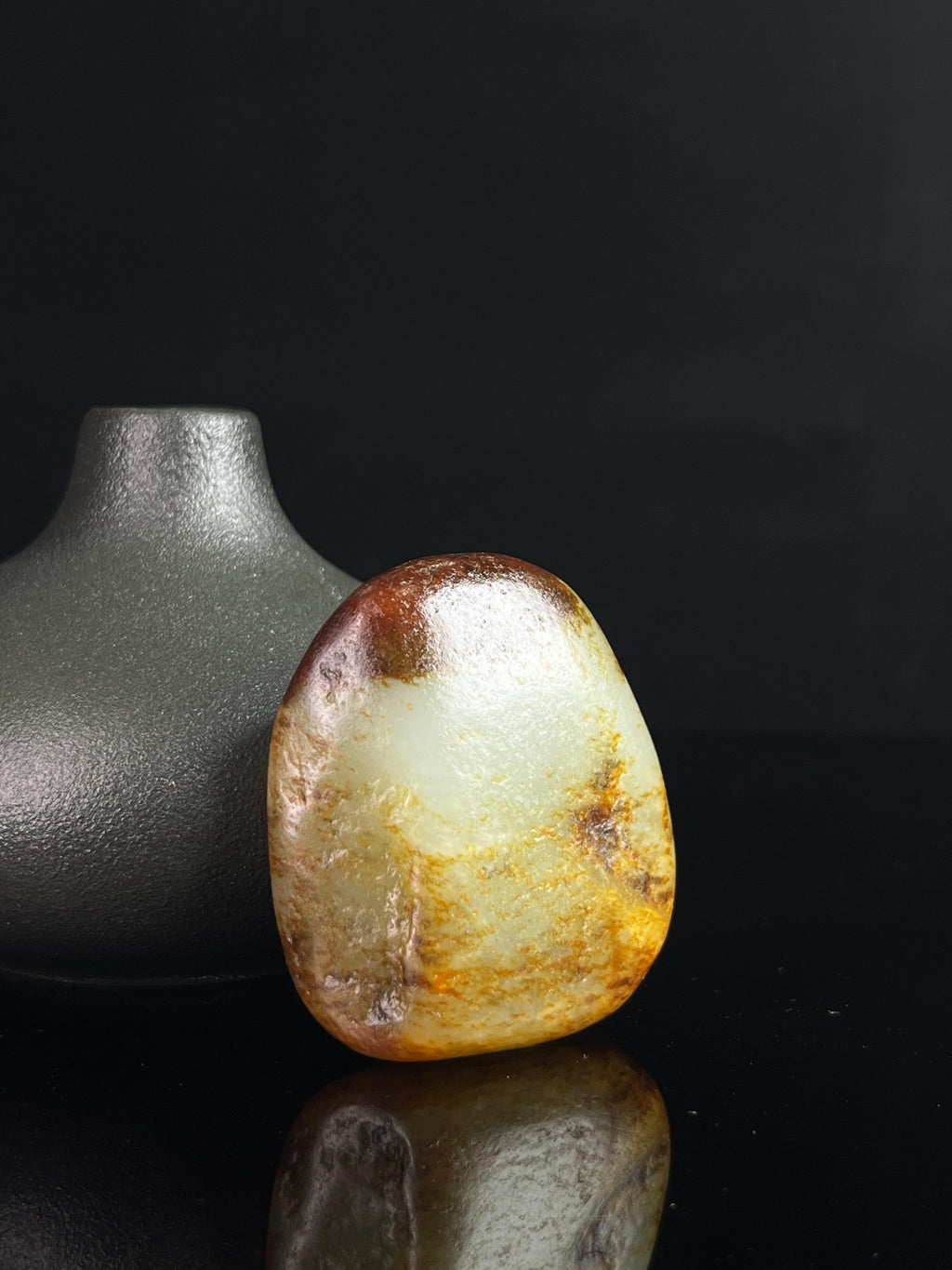 新疆和田白玉顶聚红带意境洒金籽料原石小手把件（yc231676）