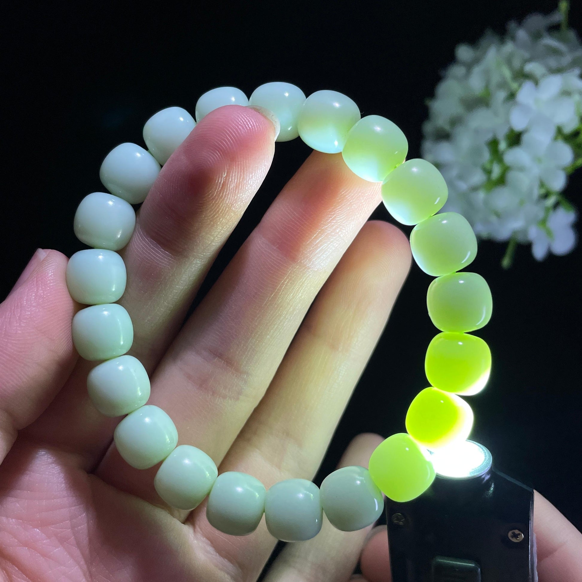 和田玉薄荷绿老型珠手串（21颗）（yc429381）