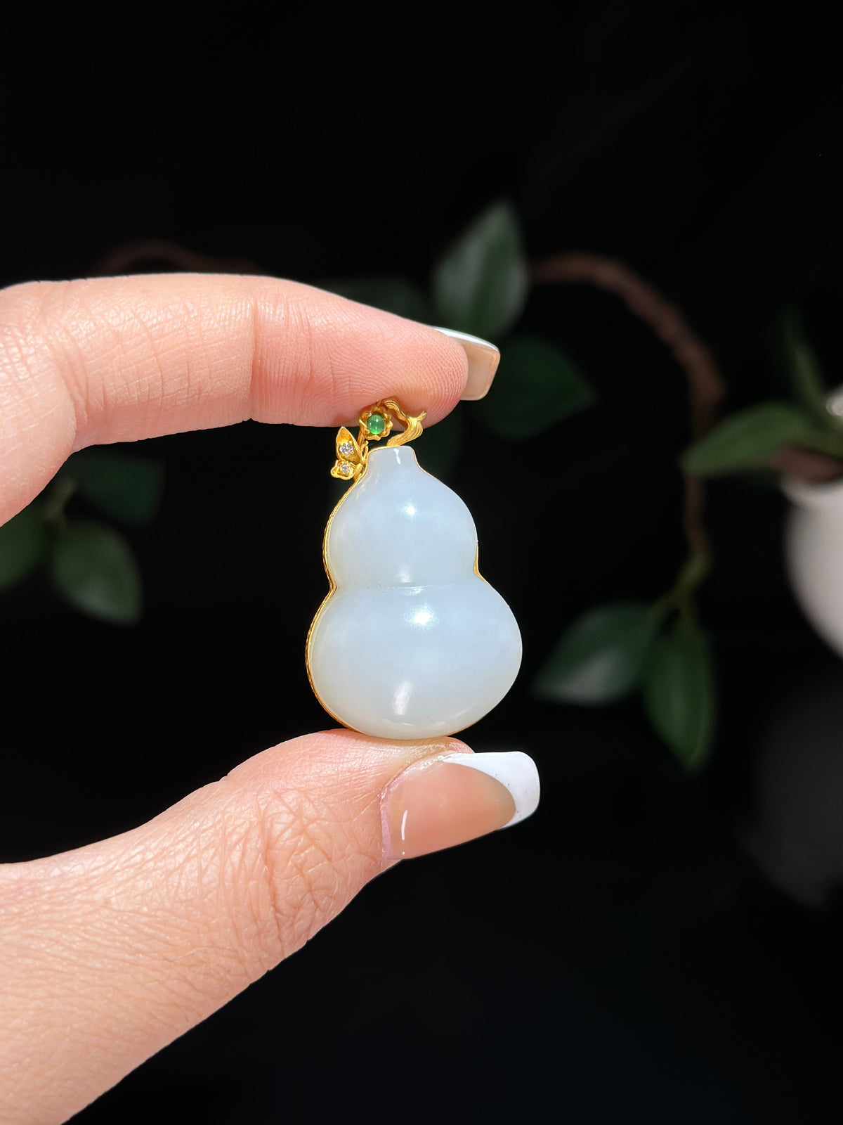 精品和田玉 18K 金镶白玉葫芦吊坠（yc740339）