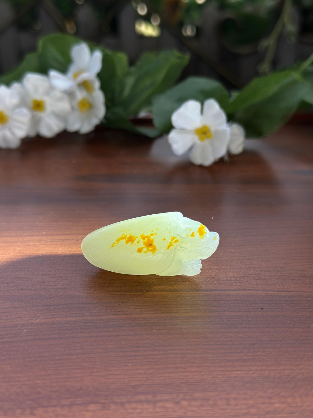 新疆和田玉白玉洒红皮籽料龙龟挂件（yc709168）