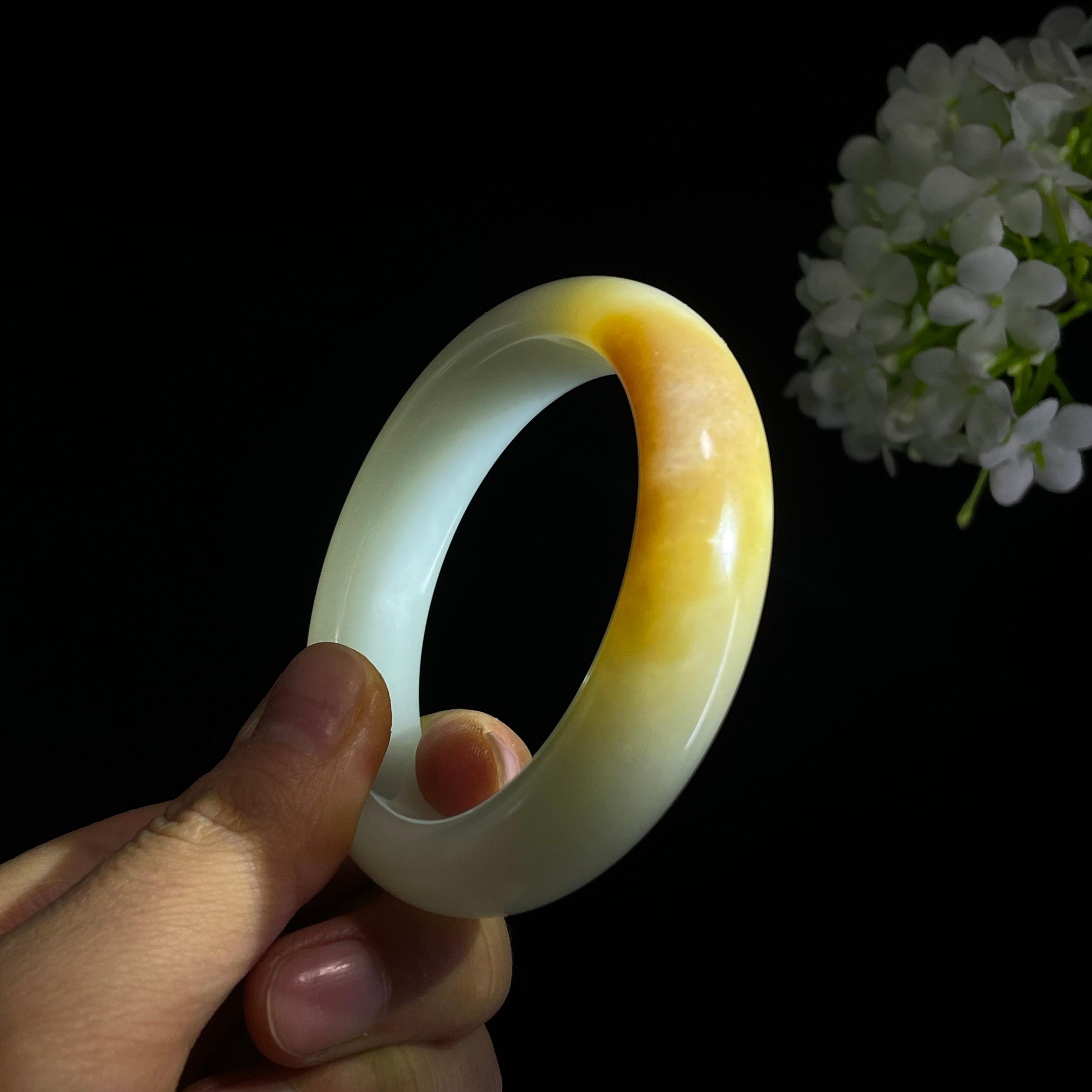 新疆天然和田玉“秋霜金珀”糖白玉手镯（卡54）（yc317118）