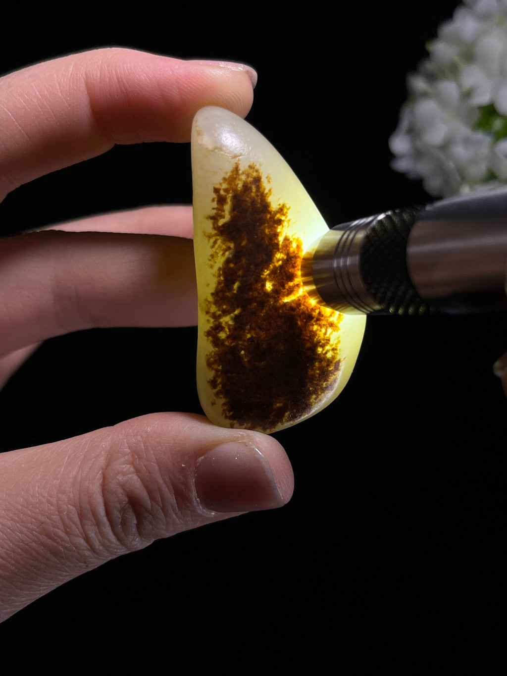 新疆天然和田玉籽料原石聚黑皮挂件（yc262841）