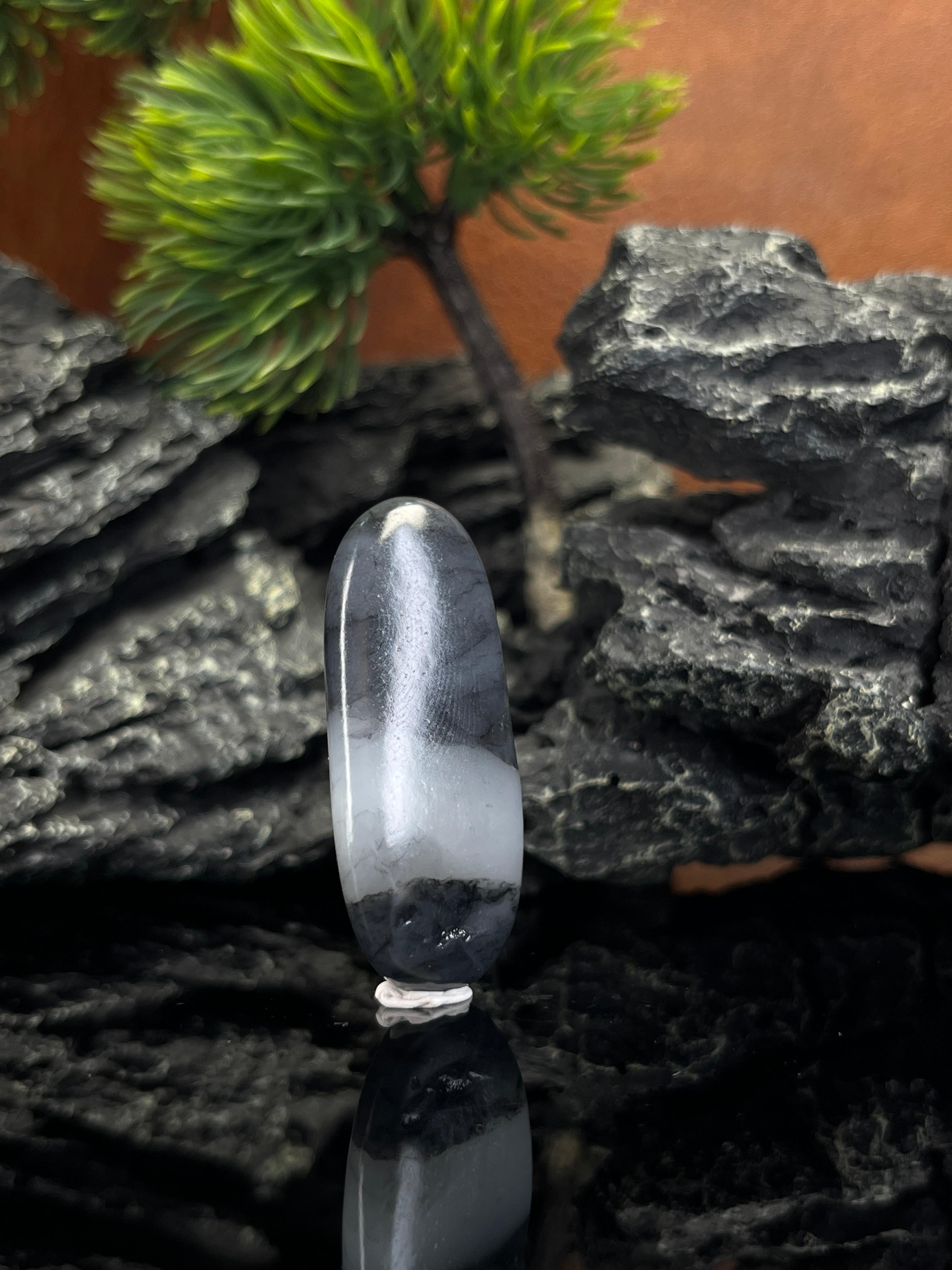 K3275【特選】洁白 玉版 浄皮 羅紋 95枚 天然新疆和田玉青花籽料原石一线天挂件（yc224164） – 添福玉器