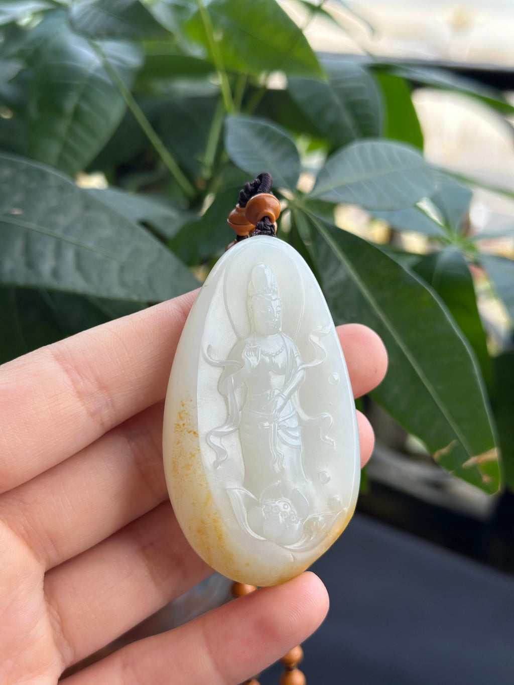 新疆和田玉精品洒金皮籽料站莲观音挂件（yc709535）