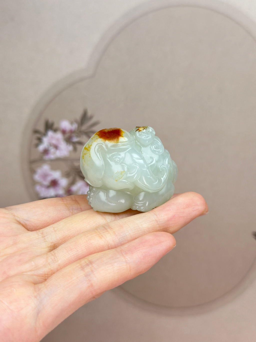 精品新疆和田玉聚红皮籽料封侯拜相挂件（yc775468）