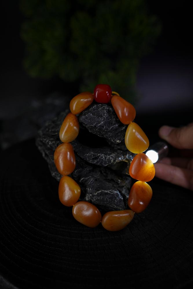 新疆和田玉黄沁皮籽料原石手串（修）（yc229801）