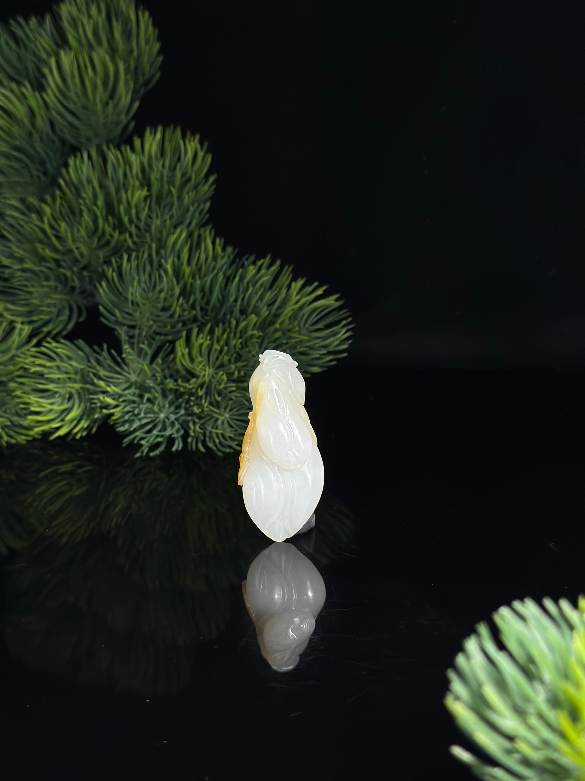 和田玉糖白玉俏色雕玉兰花挂件（yc481089）