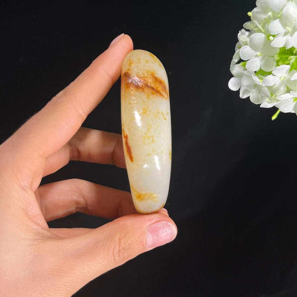 和田玉白玉洒红皮“玉魄秋钩”籽料原石（yc285320）