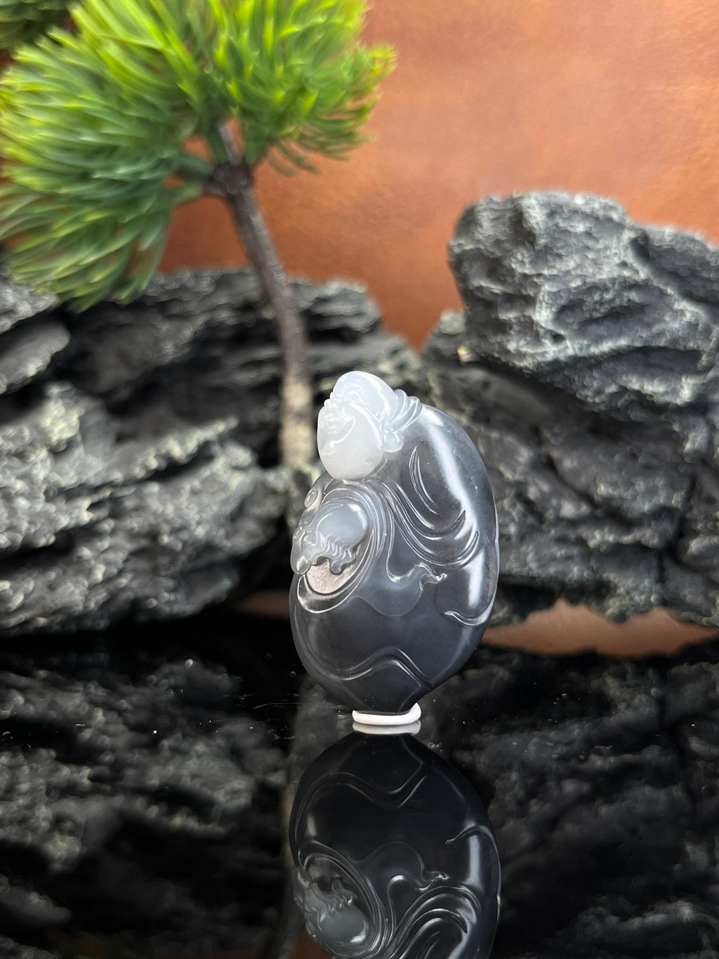 和田玉青花籽料弥勒佛雕刻题材挂件（yc222783）