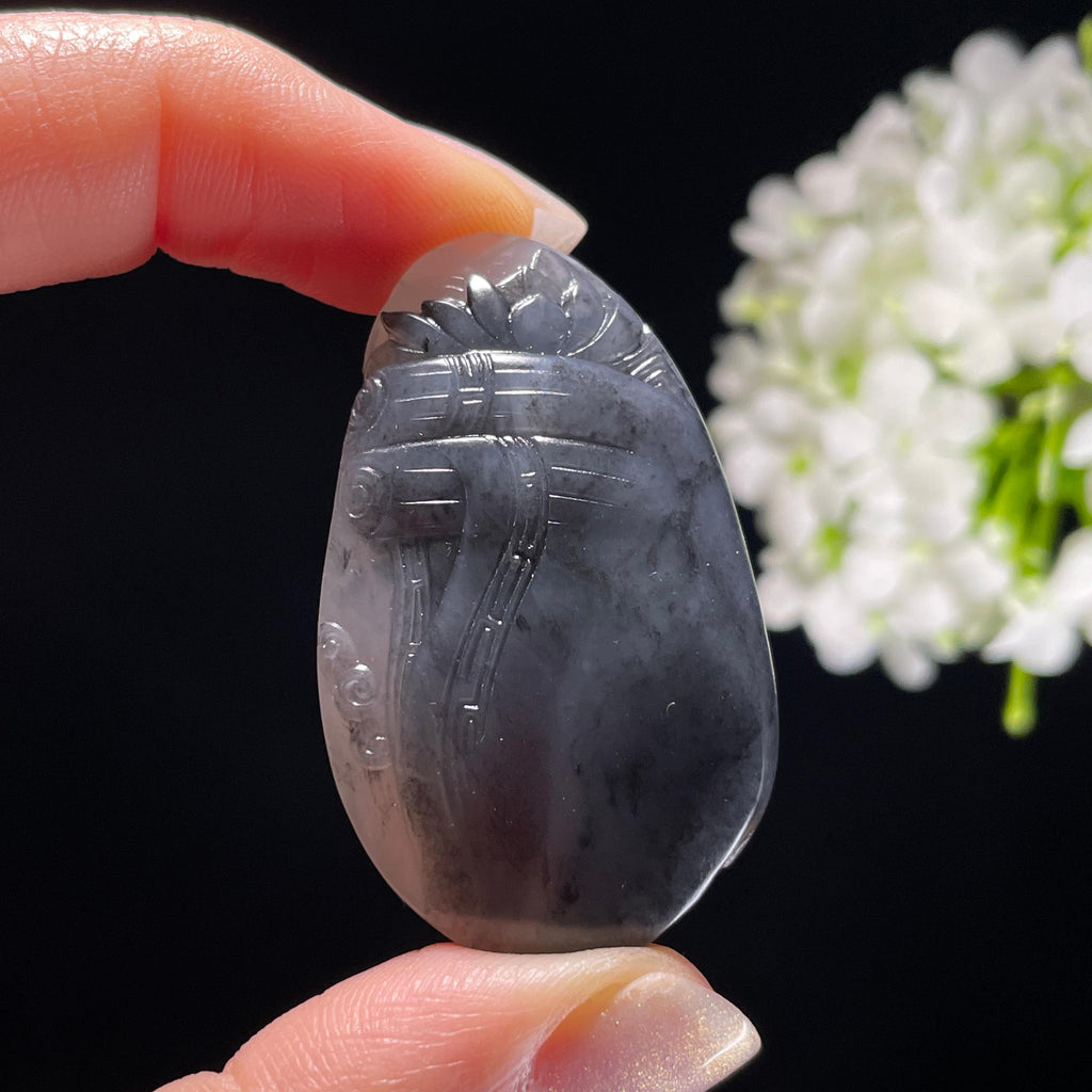 和田玉青花籽料“潜龙在渊”龙雕刻挂件（yc325599）