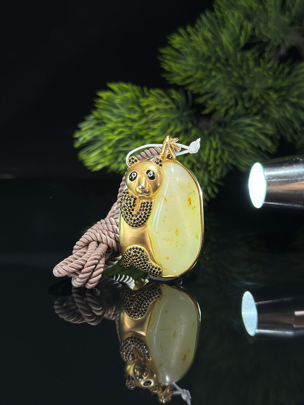 新疆和田玉珍品18K金镶白玉洒红皮籽料挂件（yc696274）