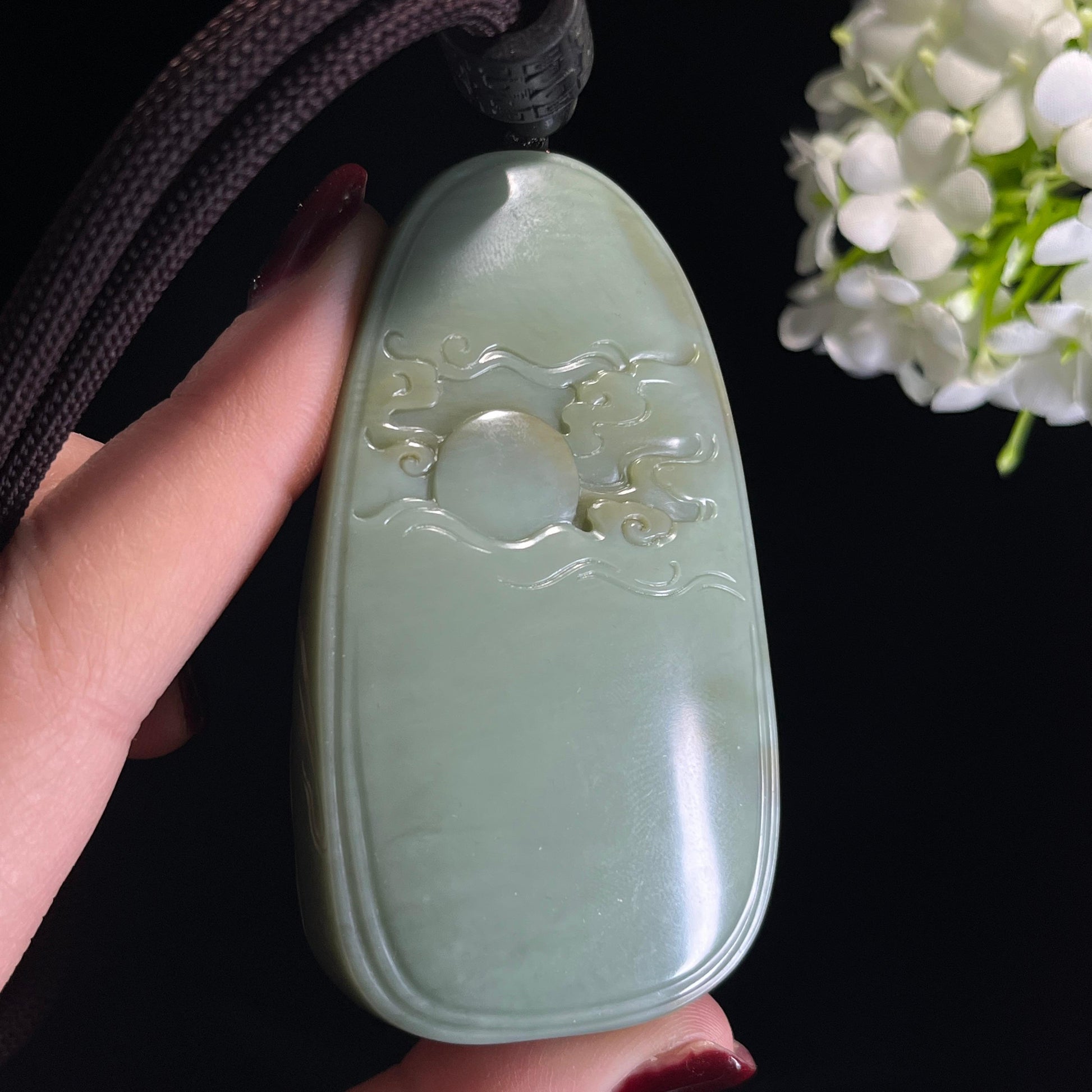 和田玉沙枣青“凤仪天下”红皮籽料凤凰雕刻（yc333870）