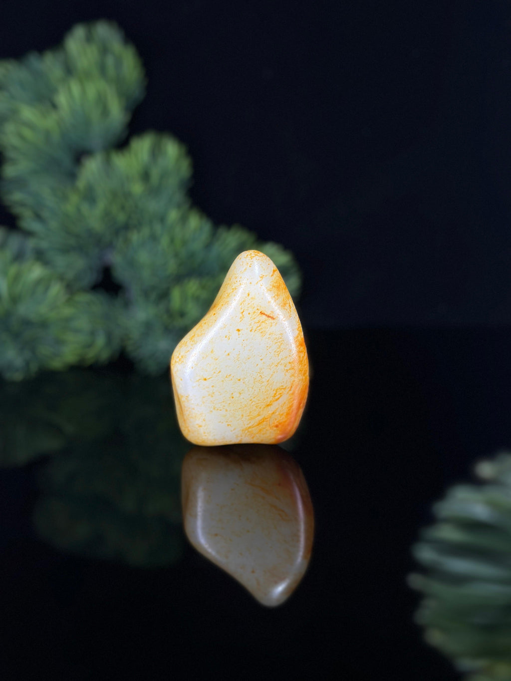 新疆和田玉暖白种红皮洒金皮臻品籽料小摆件（yc474083）