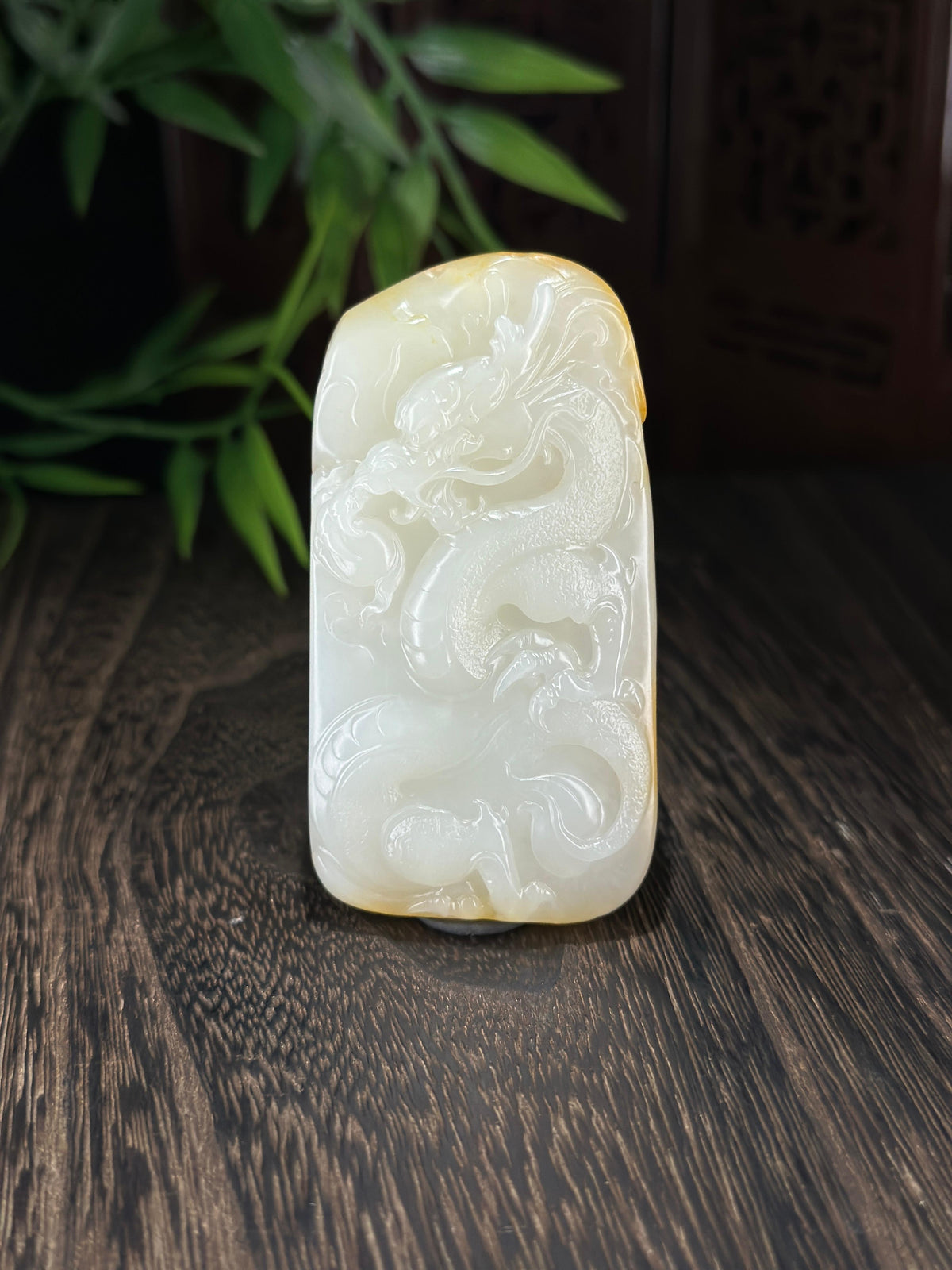 新疆和田玉珍品白玉洒金皮籽料龙牌挂件（yc698331）