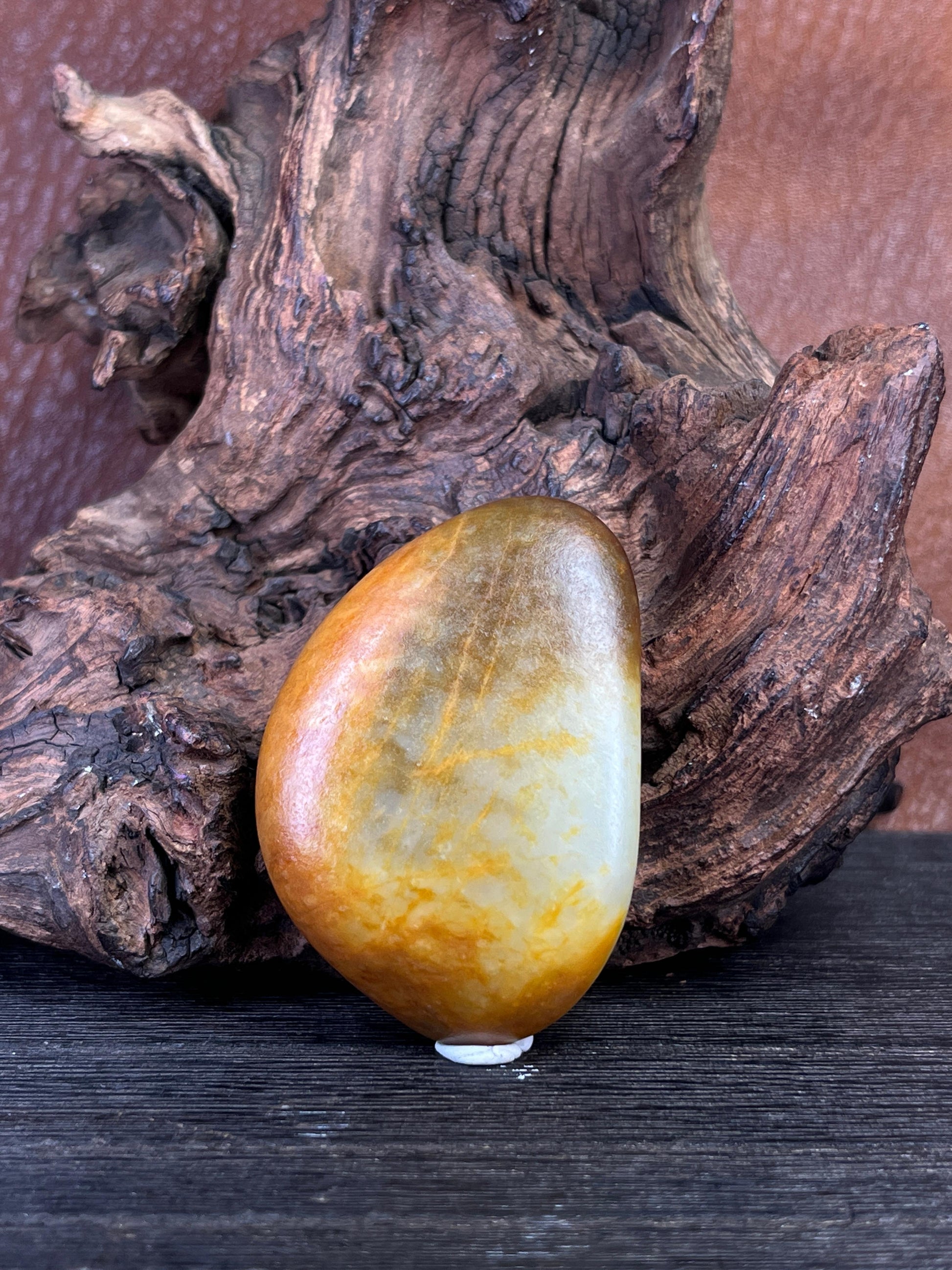 新疆和田玉多沁色皮籽料原石小手把（yc227472）