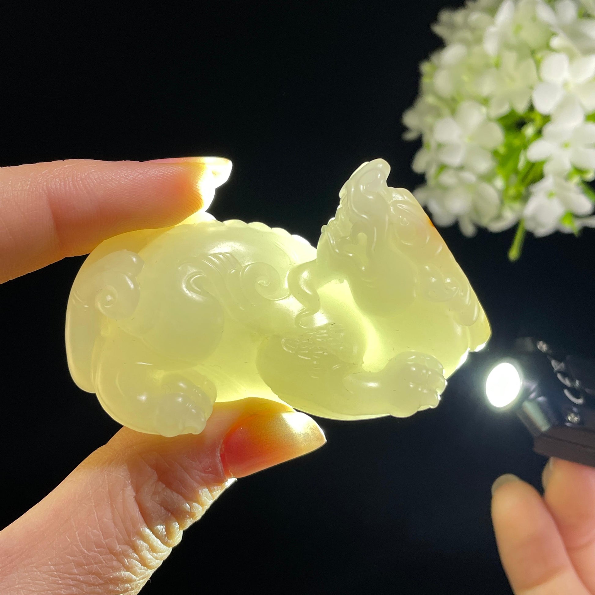 和田玉白玉红皮“赤貅纳福”籽料貔貅雕刻（yc355890）