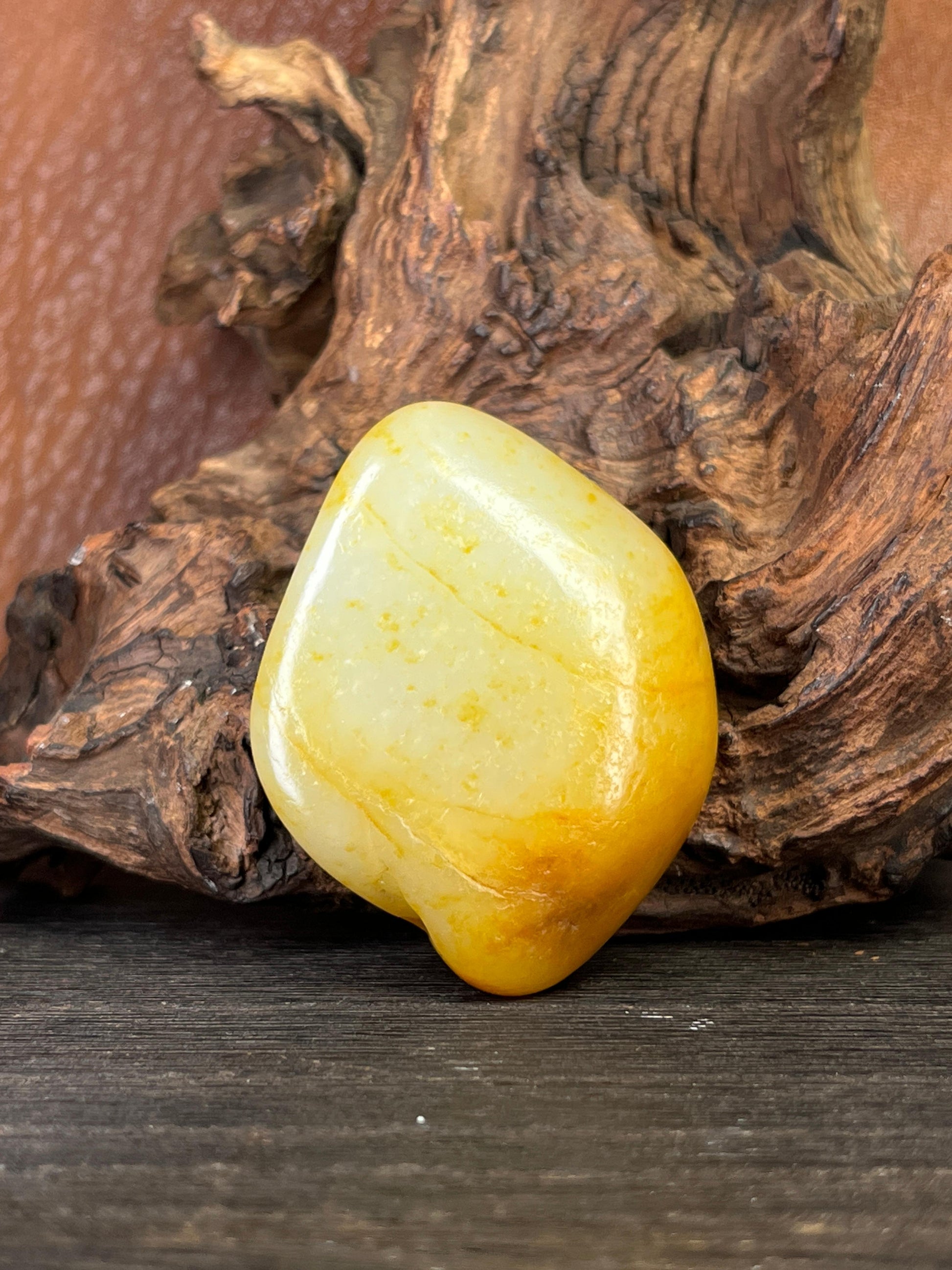 新疆和田玉黄皮籽料原石（yc227480）