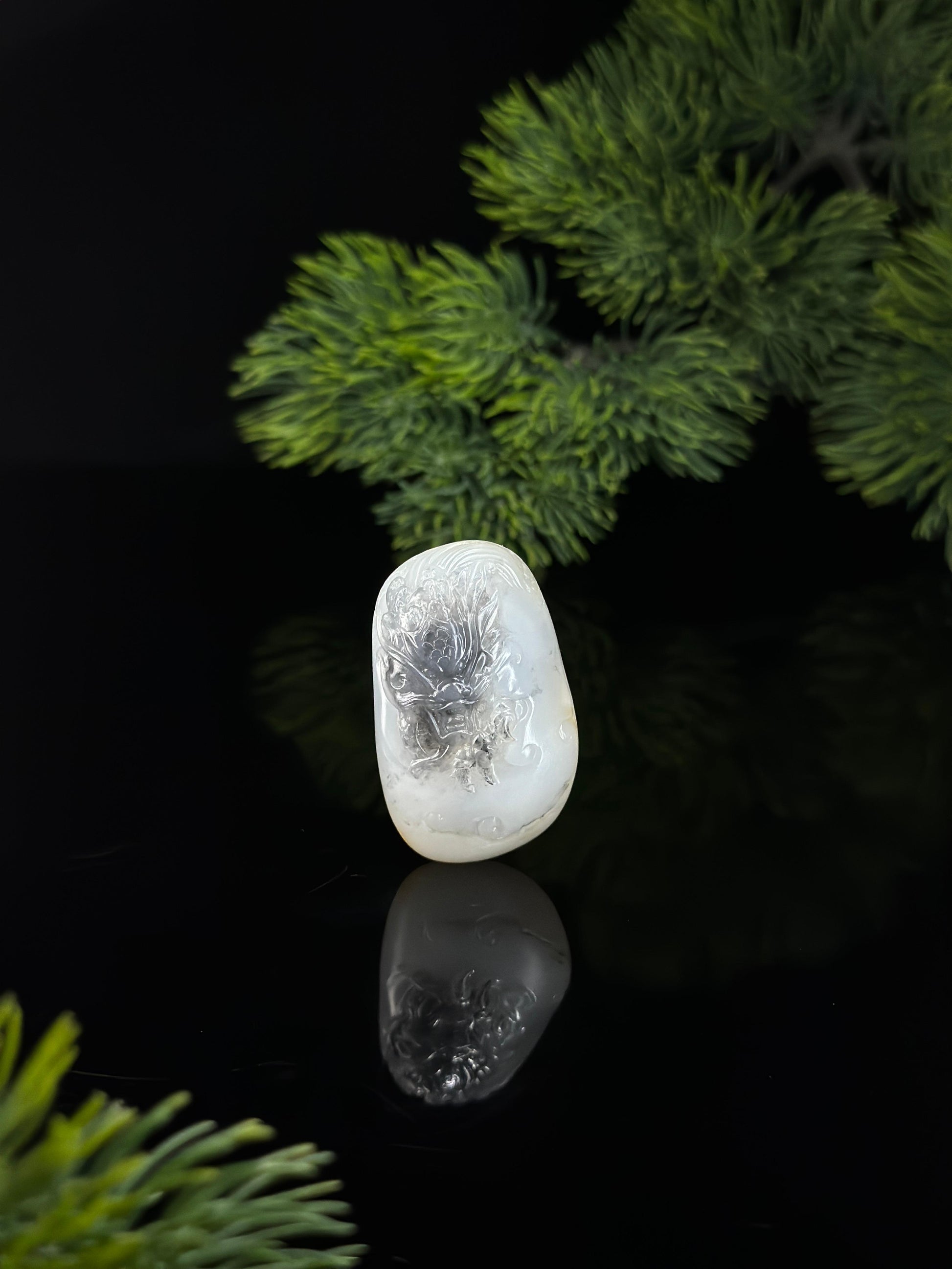 新疆和田玉青花洒金皮籽料俏色龙雕挂件（yc491996）