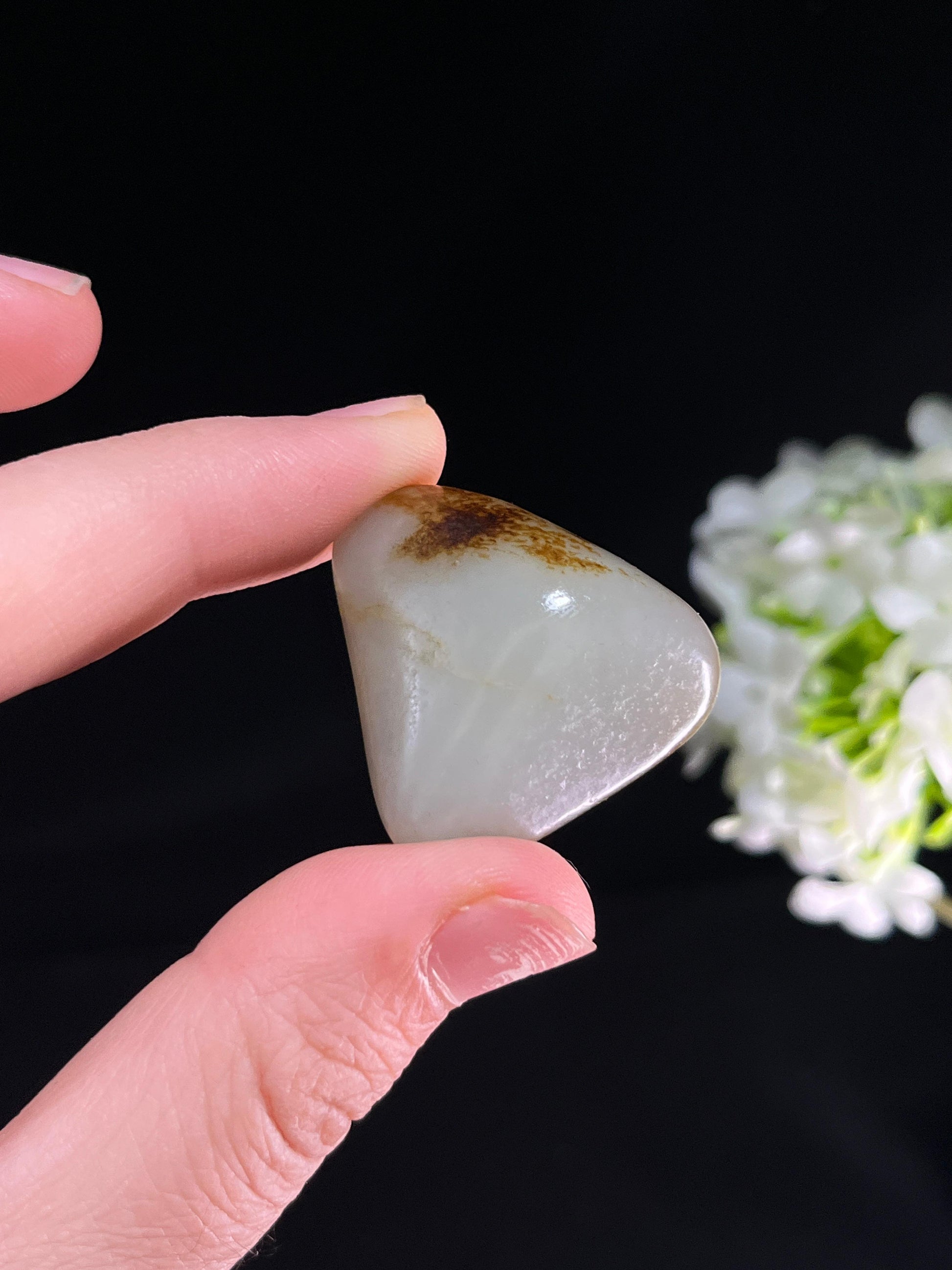 新疆和田玉白玉聚红皮随形籽料原石（yc251759）