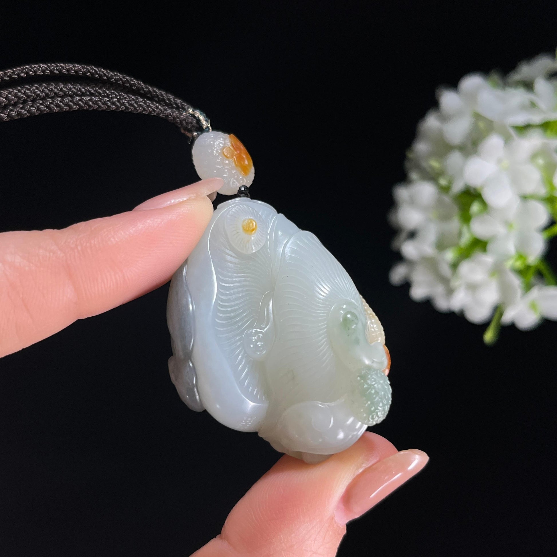 新疆天然和田玉五色籽料硕果累累俏色巧雕挂件（yc379552）