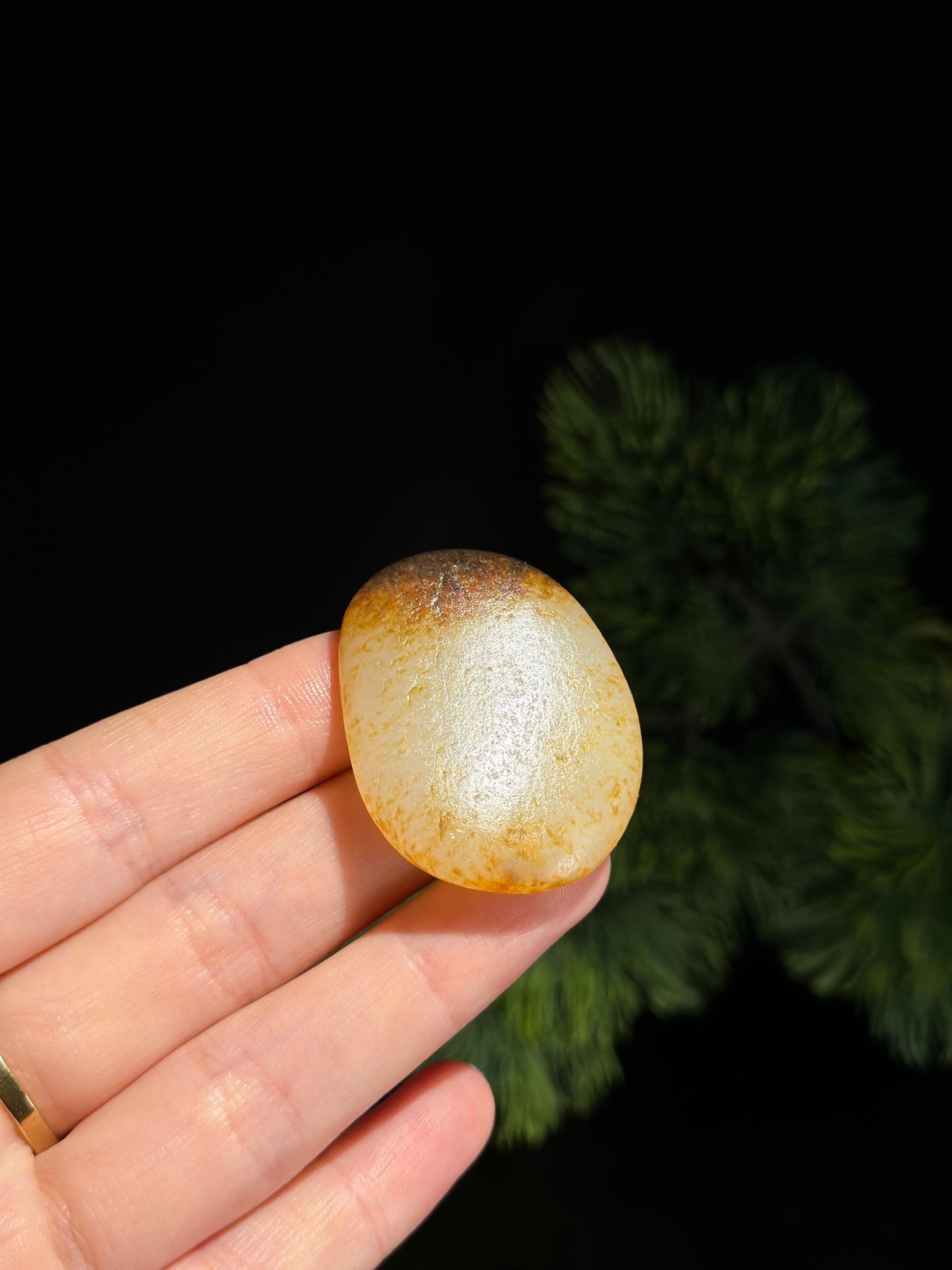新疆和田玉暖白种洒金黑红皮珍品挂件籽（yc486954）