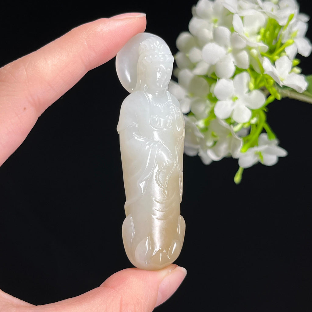 新疆天然和田玉糖白玉“糖玉慈尊”观音雕刻挂件（yc312589）