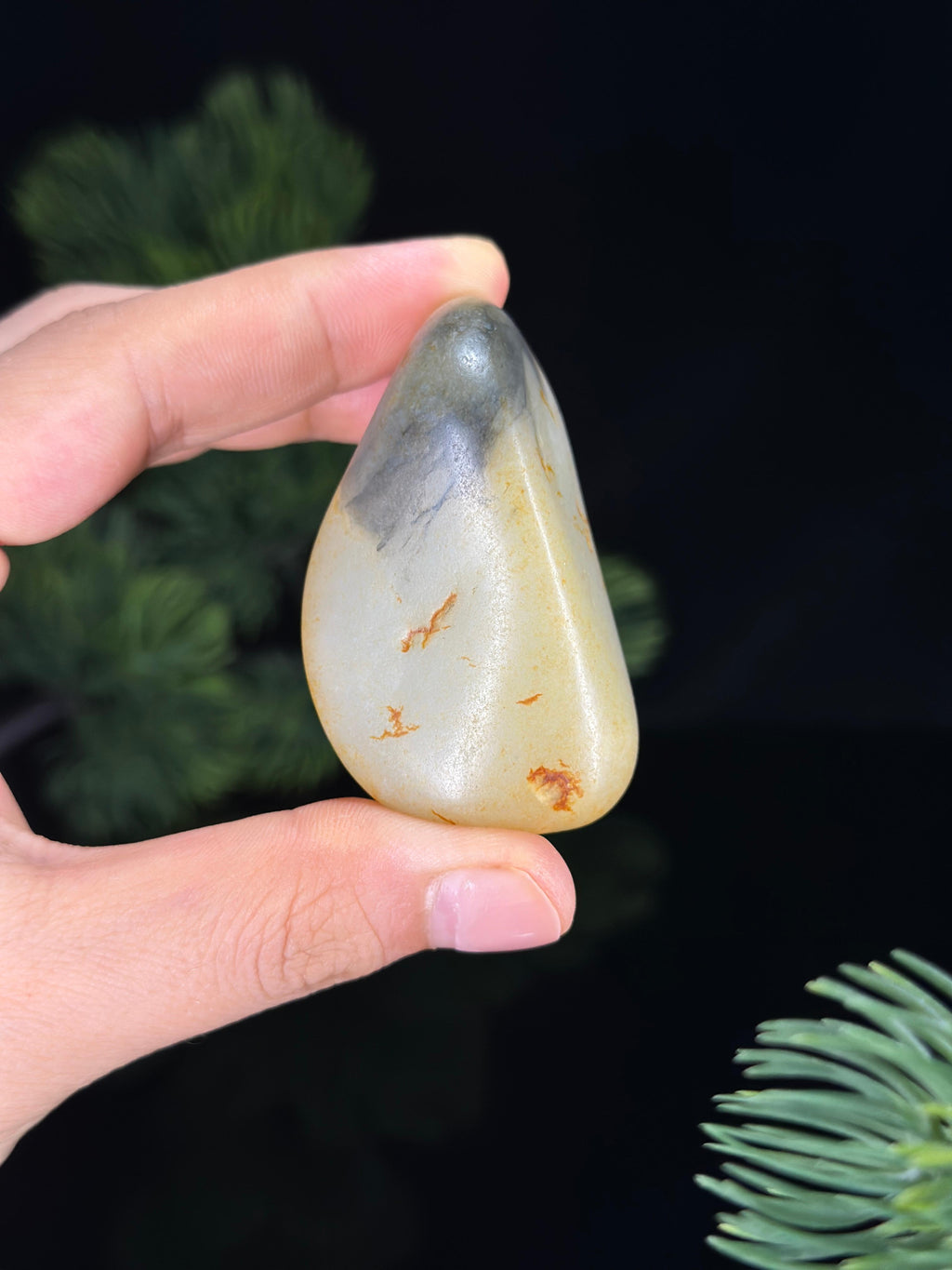 新疆和田玉白玉带青花青花洒金洒红皮特色籽料挂件（yc474026）