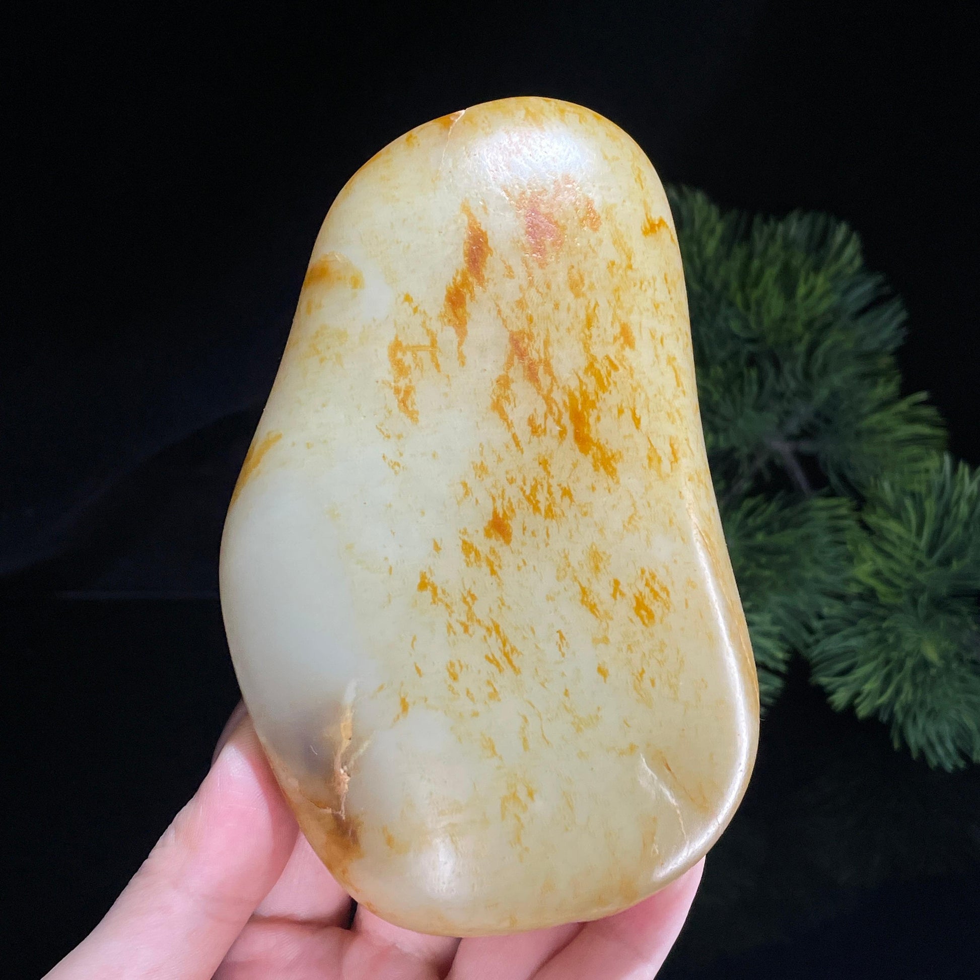 新疆和田玉收藏级暖白种洒红皮大开门籽料摆件（yc524579）