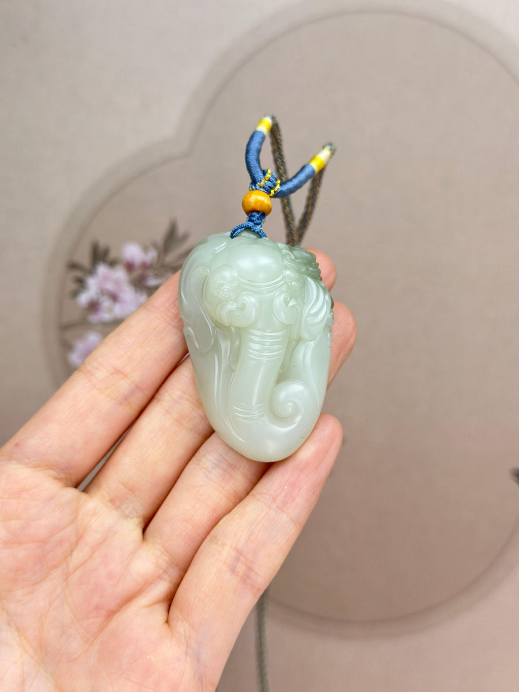 珍品新疆和田玉籽料带翠封侯拜相挂件（yc775472）