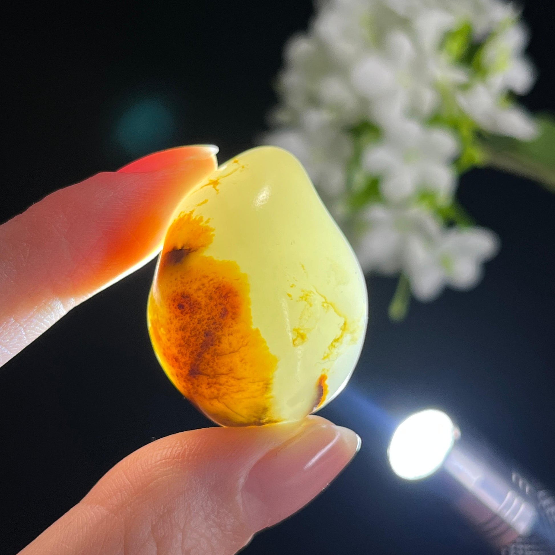 和田玉白玉“夜火浮冰”黑红皮籽料（yc330228）