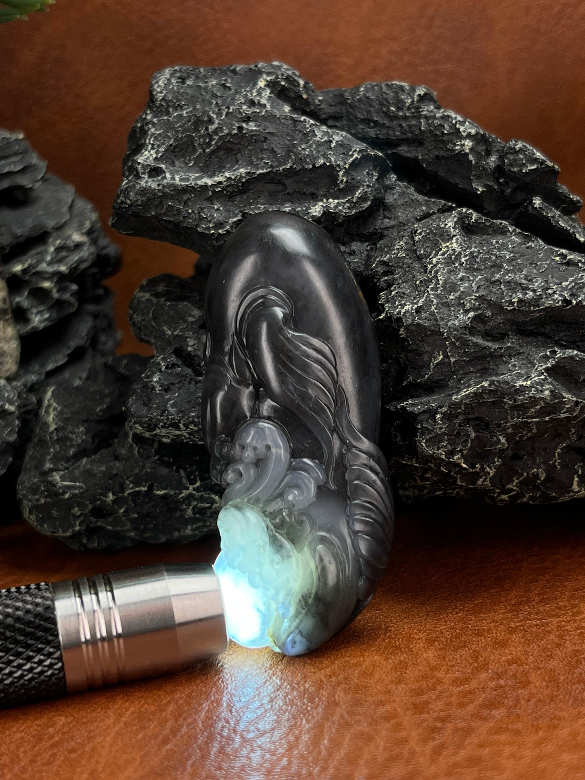 和田玉青花籽料貔貅雕刻挂件（yc222766）