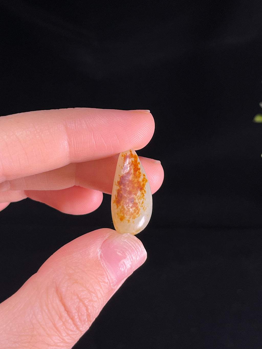 和田玉红皮白肉籽料原石（yc249832）