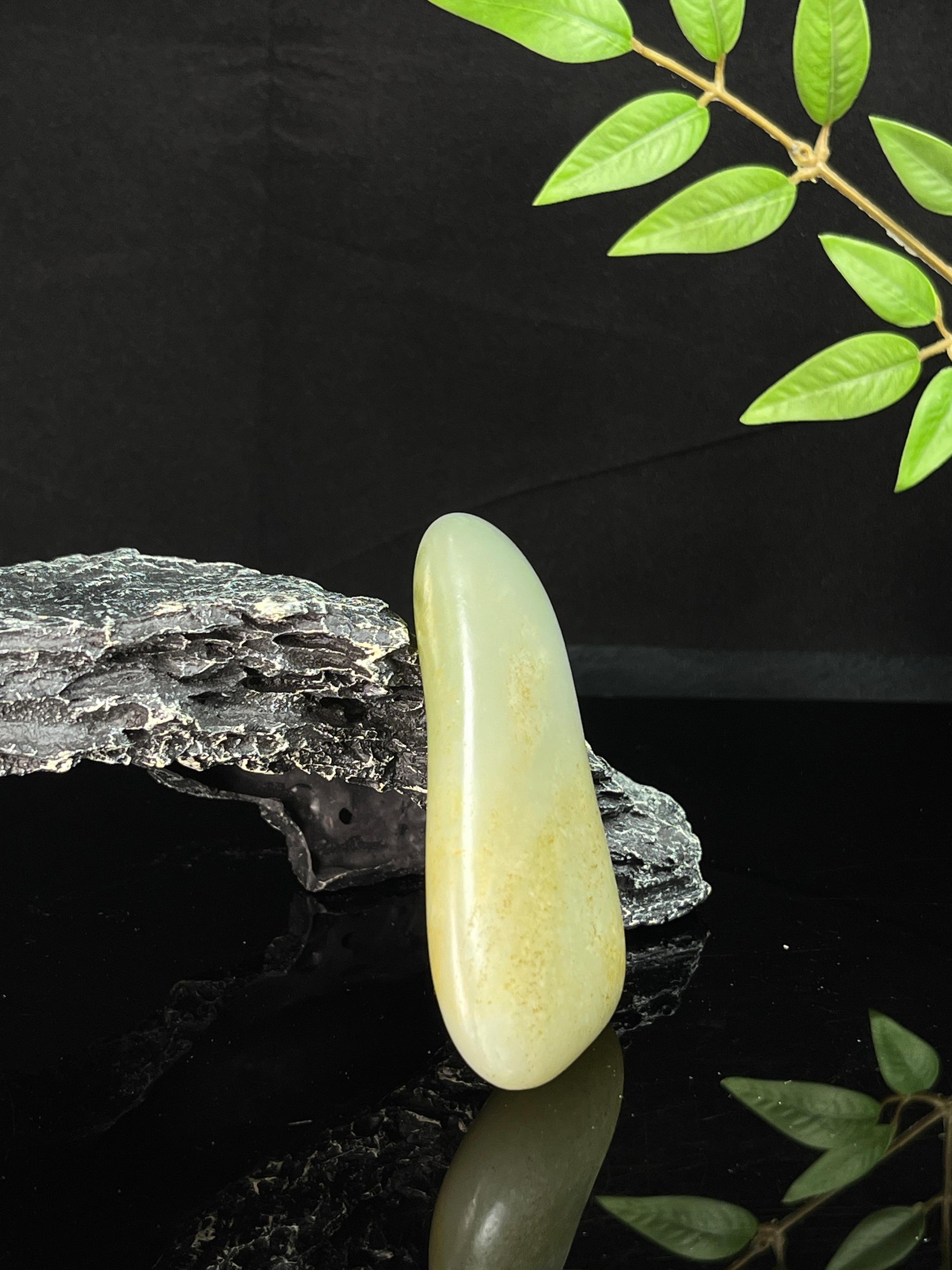 新疆和田玉青白种洒金皮籽料原石手把件（yc230675）