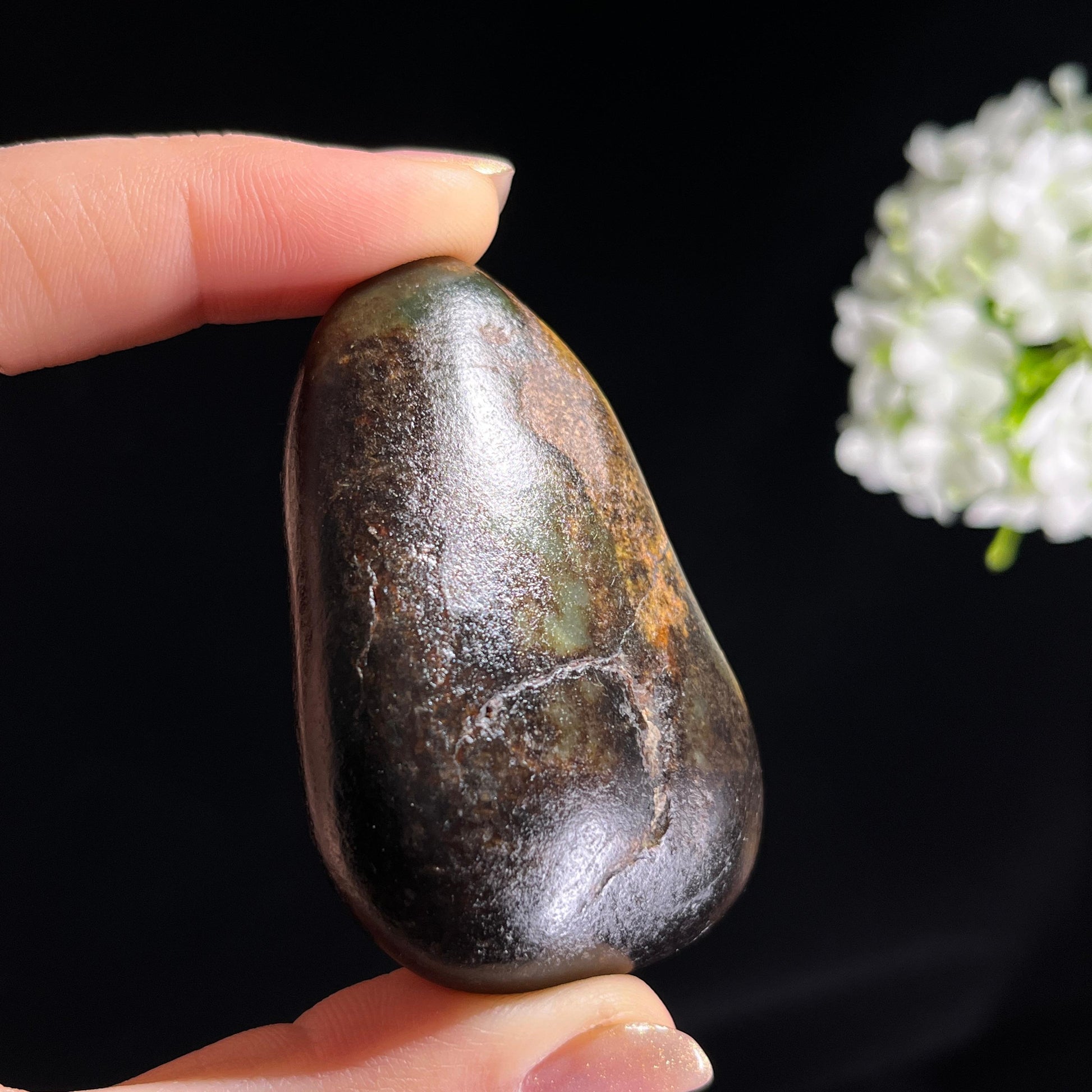 和田玉青玉聚黑皮“烟林云雾”籽料原石（yc295730）