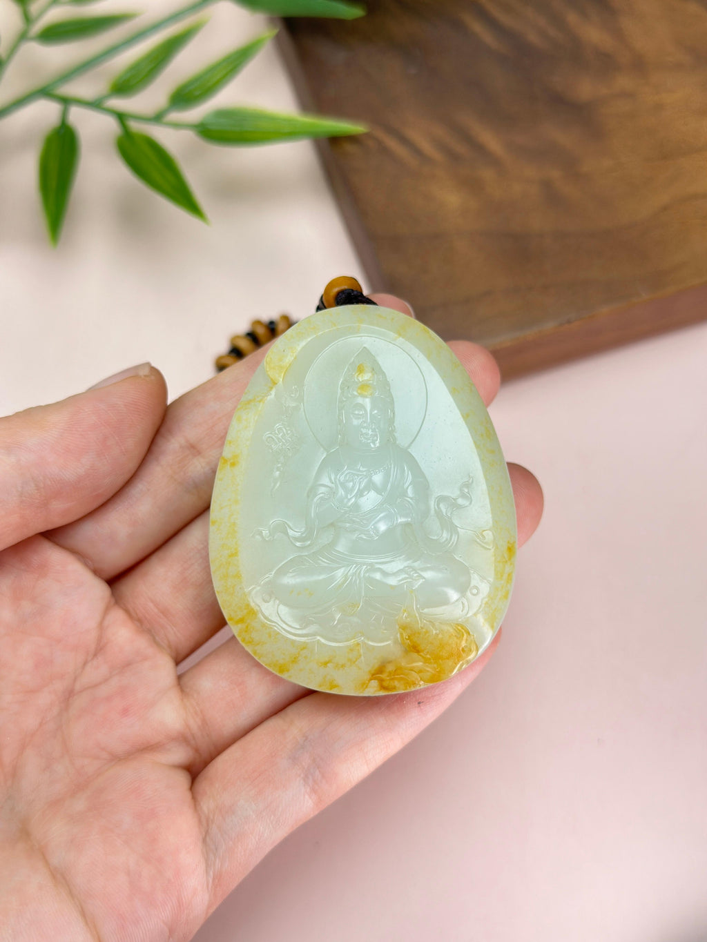 珍品新疆和田玉白玉洒金皮籽料坐莲观音挂件（yc767593）