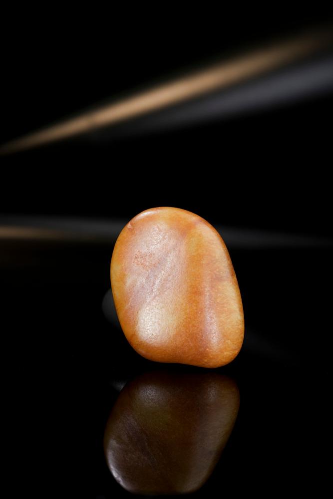 新疆和田玉沁色金包银籽料原石（yc234040）