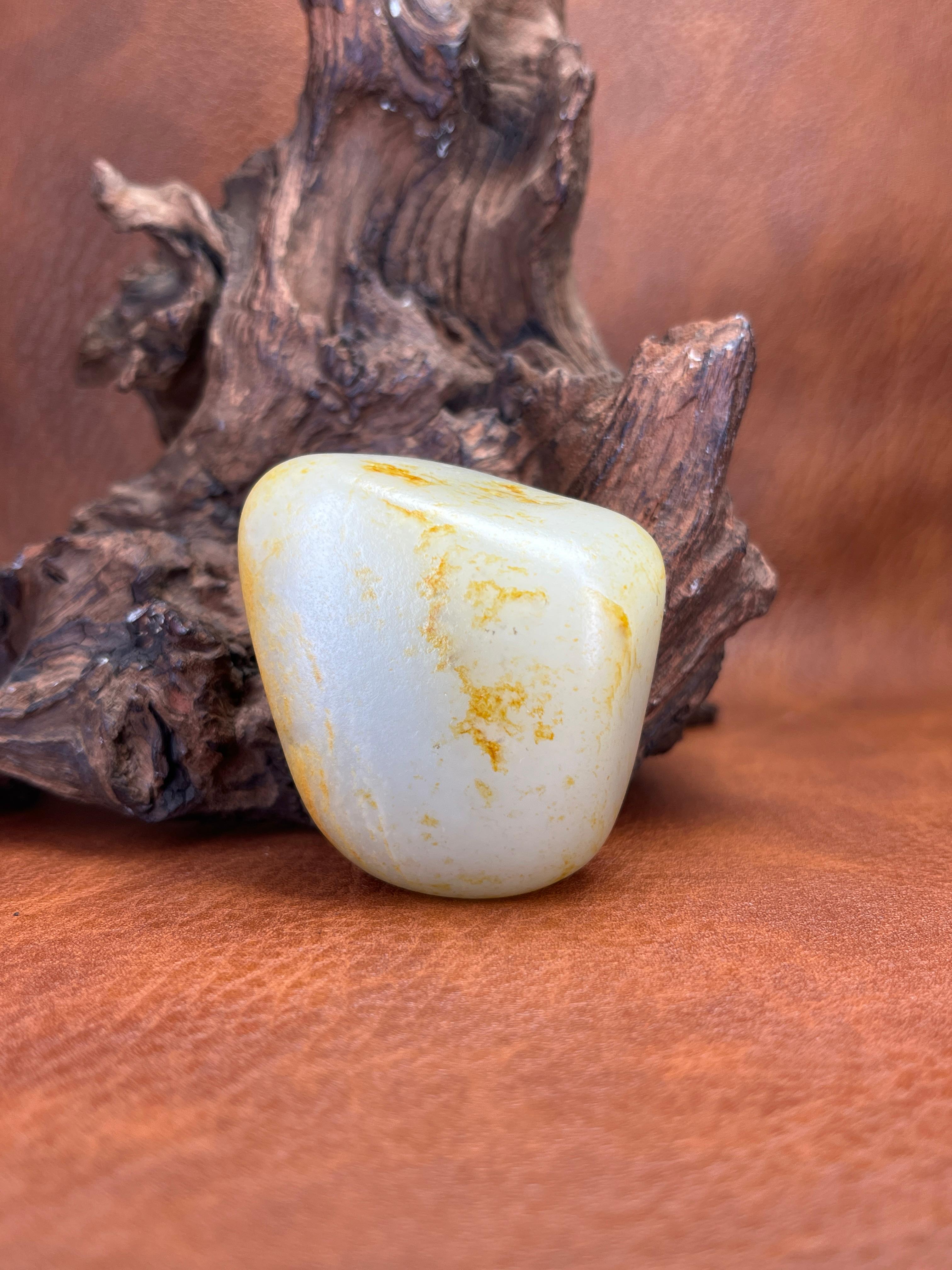 和田玉洒金皮籽料小摆件（yc223357） – 添福玉器