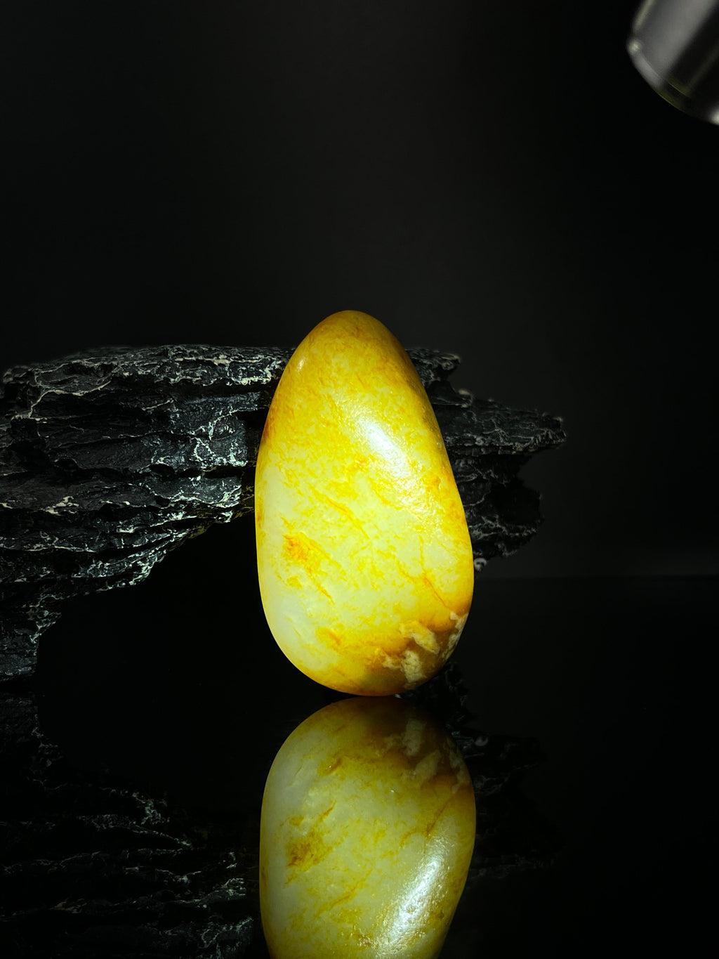 新疆和田玉意境洒金皮随形手把件籽料原石（yc240339）