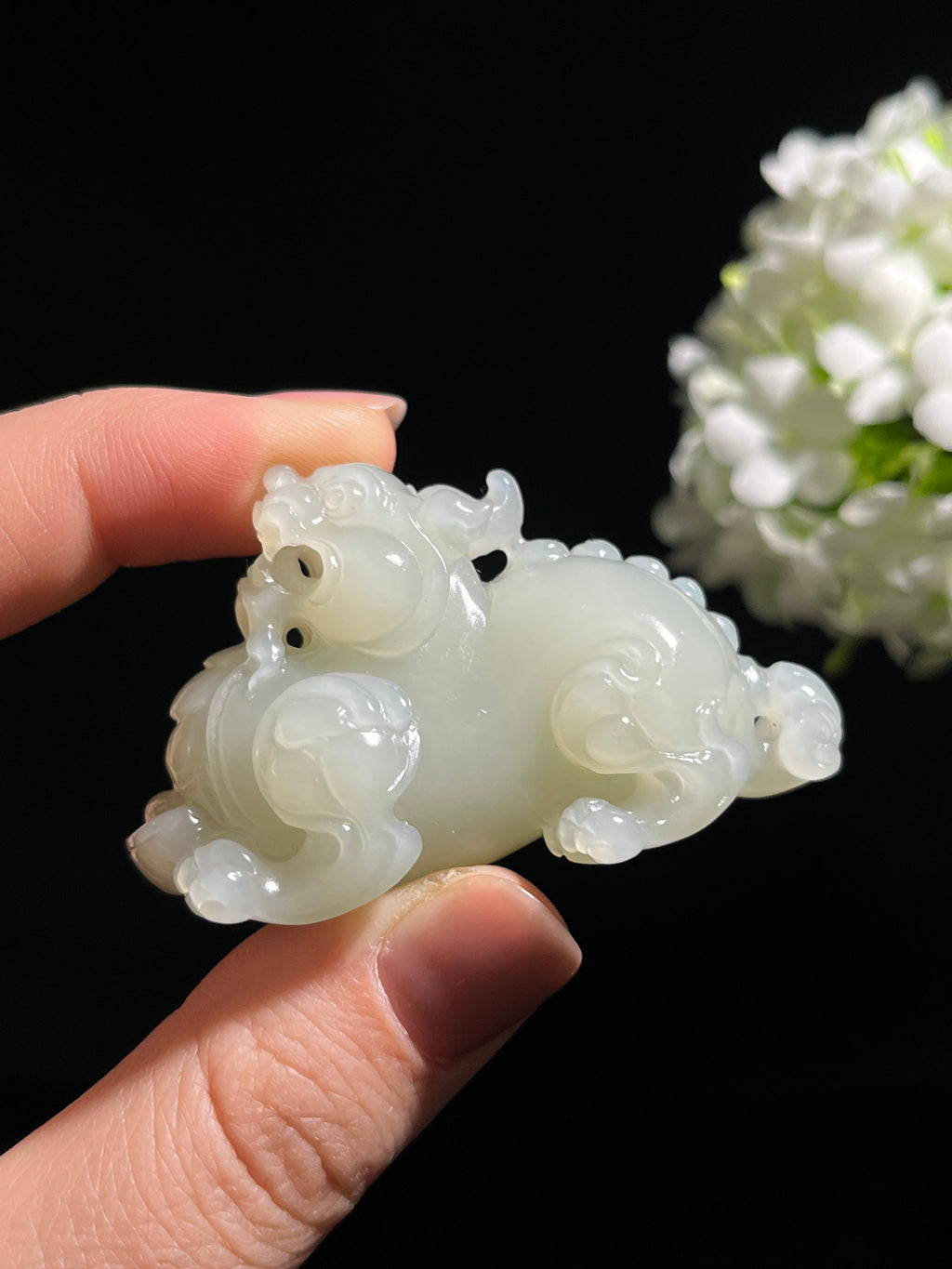 和田玉白玉“貔貅衔珠”雕刻作品（yc275936）