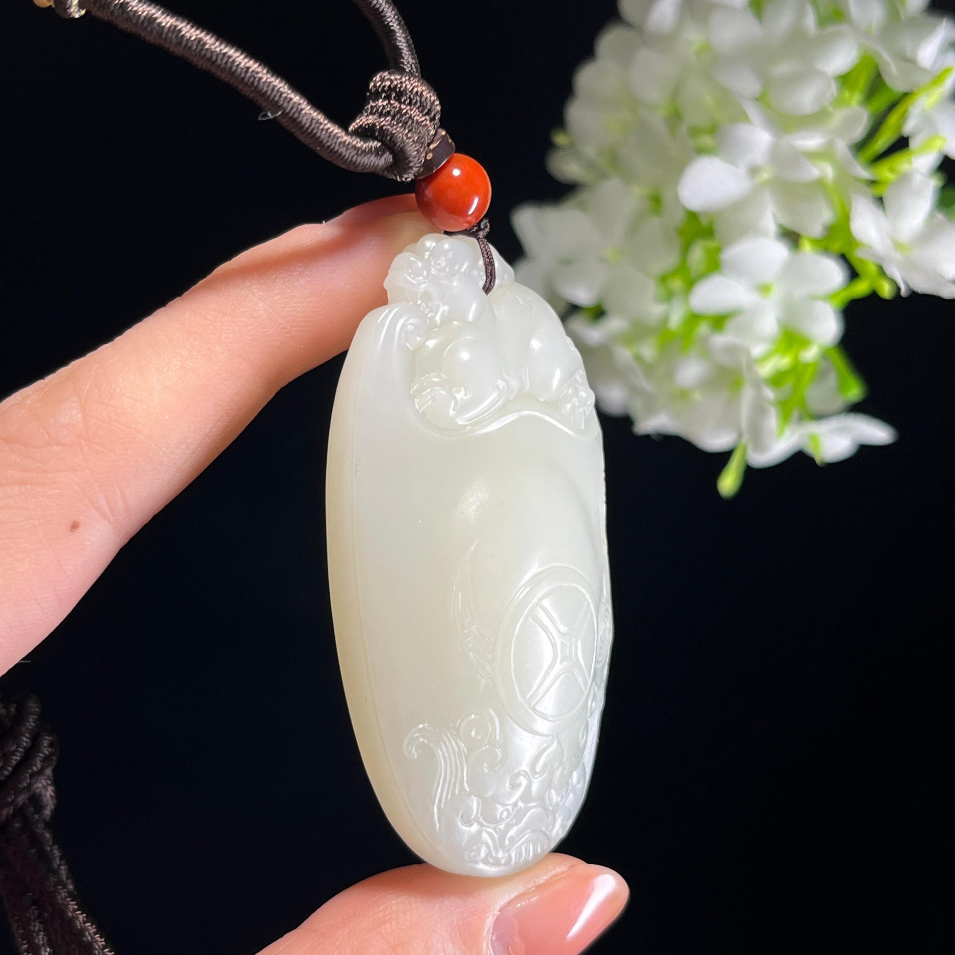 和田玉白玉“云貔守福”籽料貔貅雕刻挂件（yc349595）