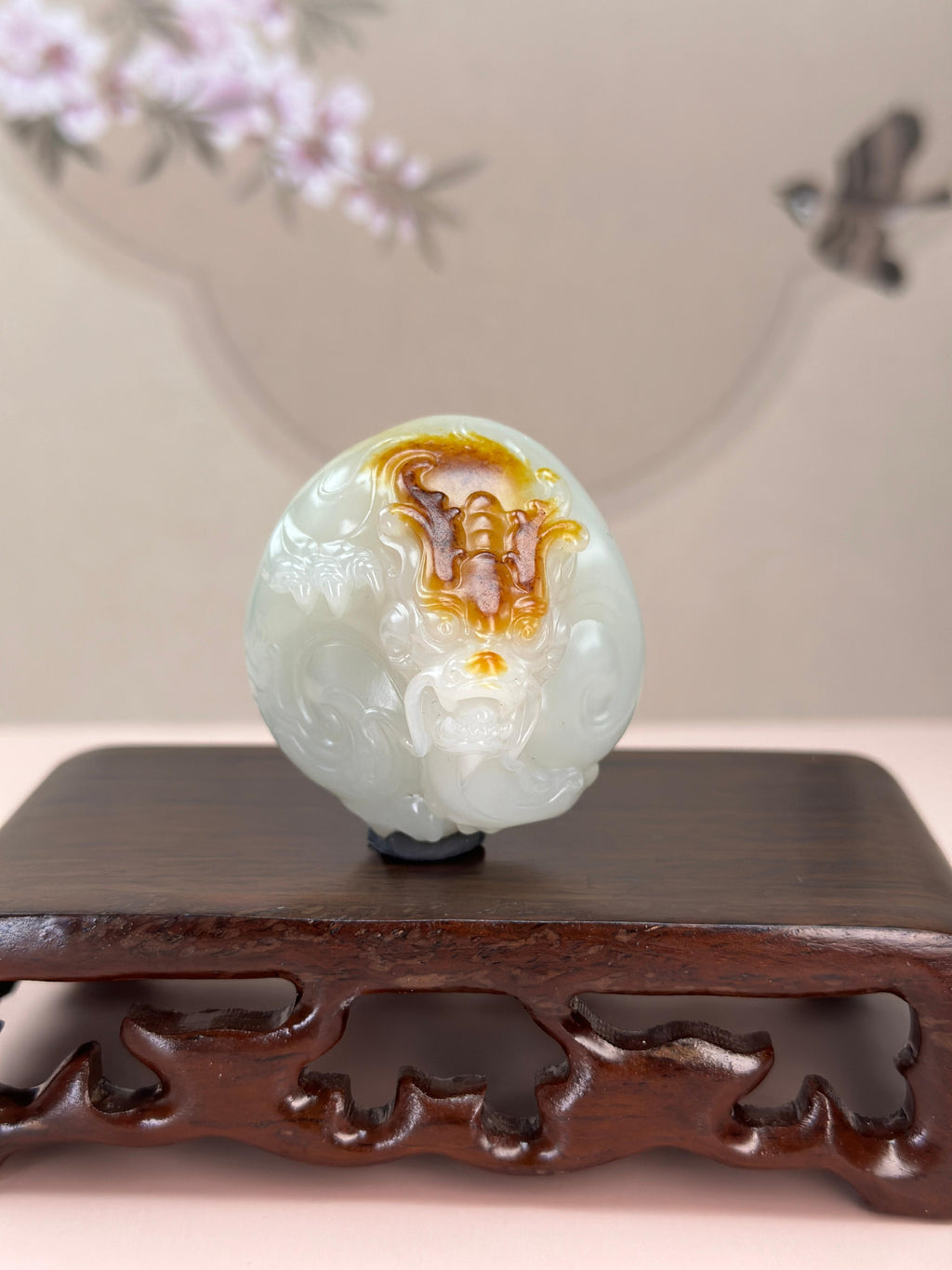 收藏级新疆和田玉白玉聚红皮籽料龙挂件（yc765488）