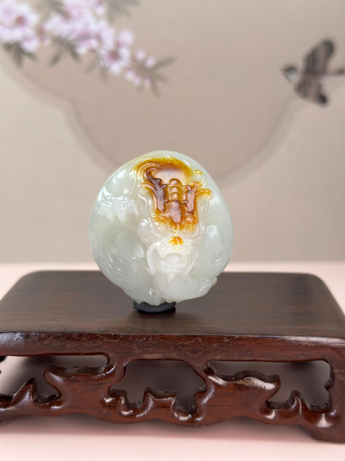 收藏级新疆和田玉白玉聚红皮籽料龙挂件（yc765488）