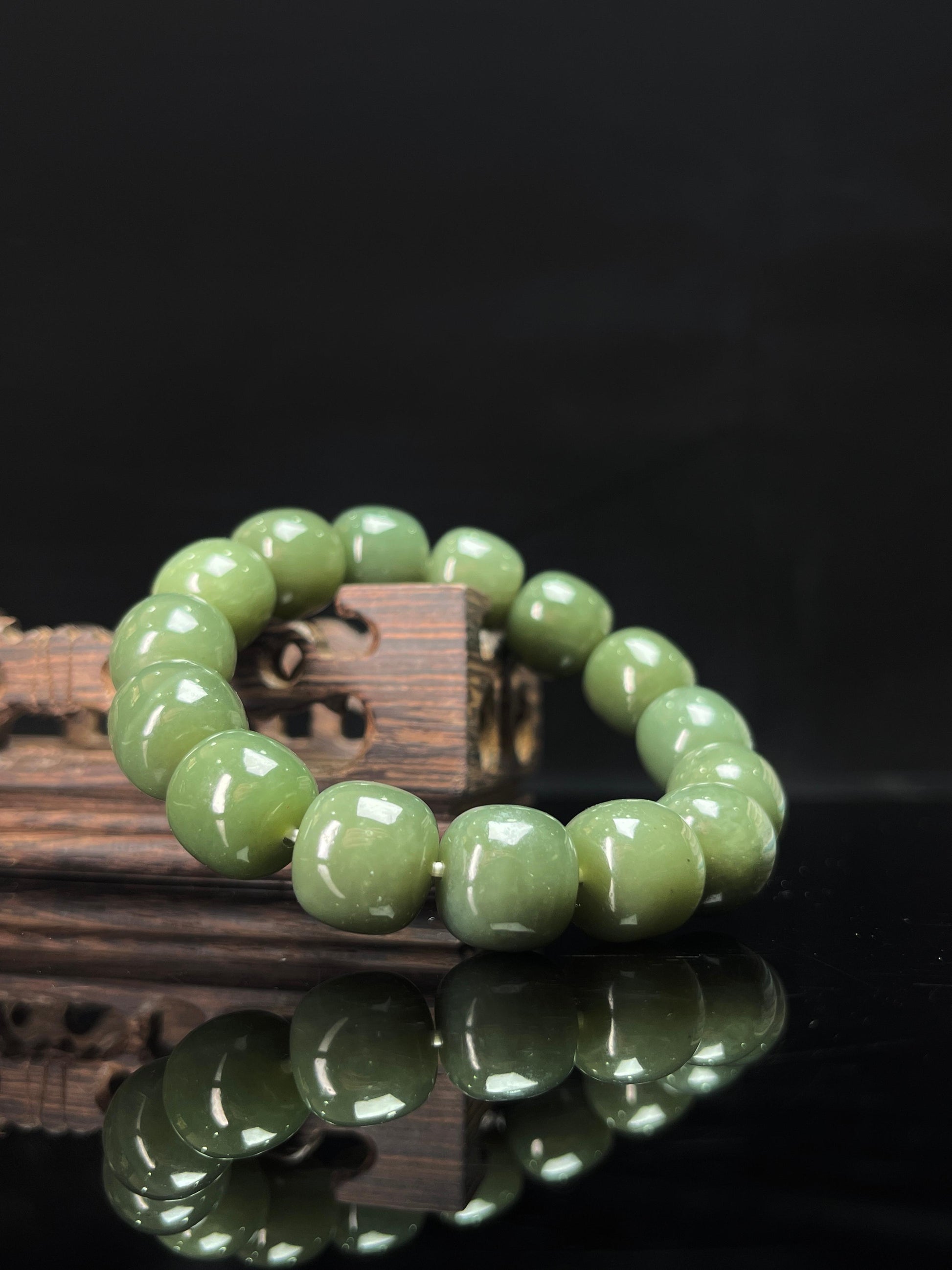 和田玉青玉手串（12卡）（yc234135）